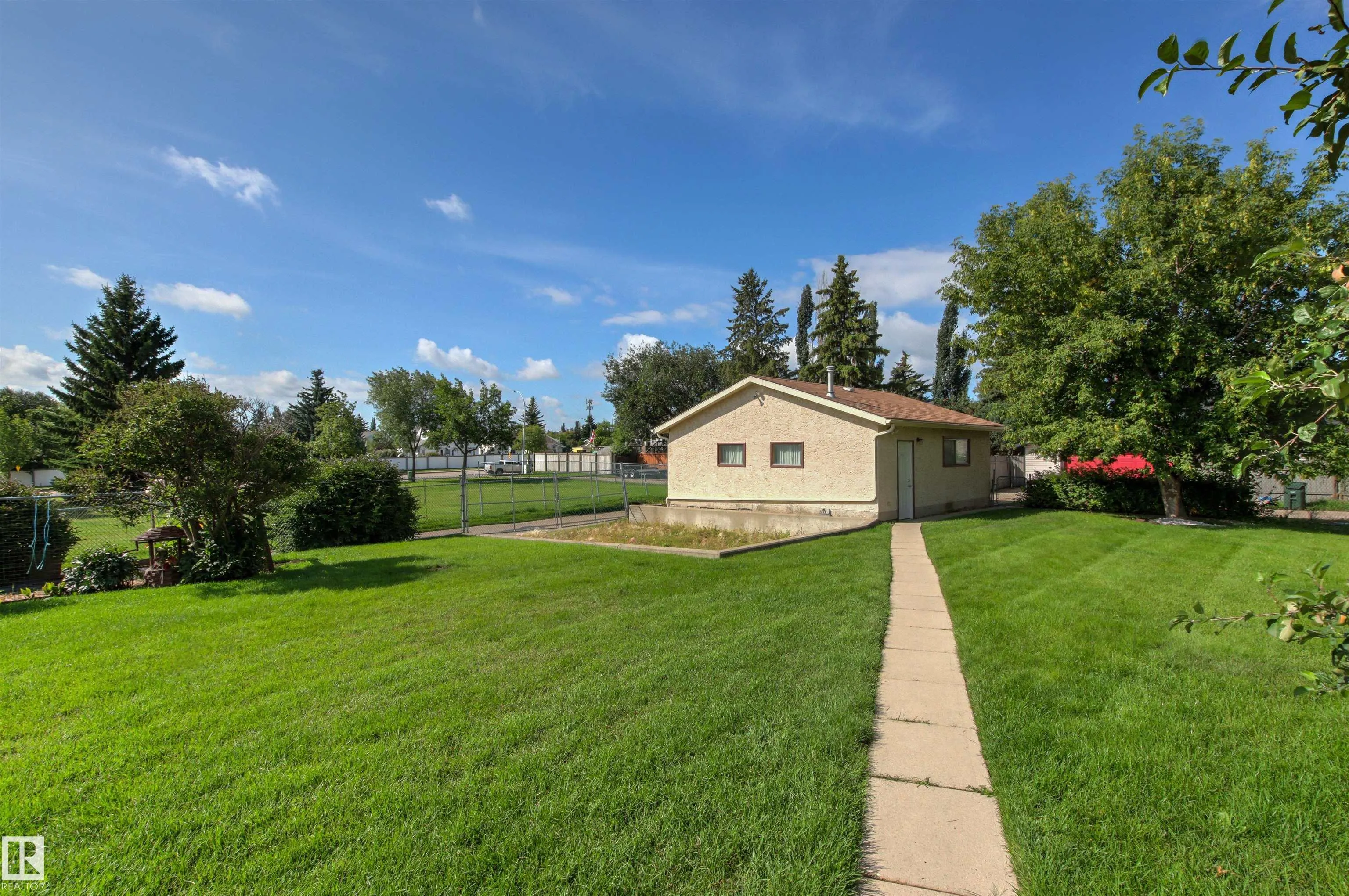 14 GOEBEL Close