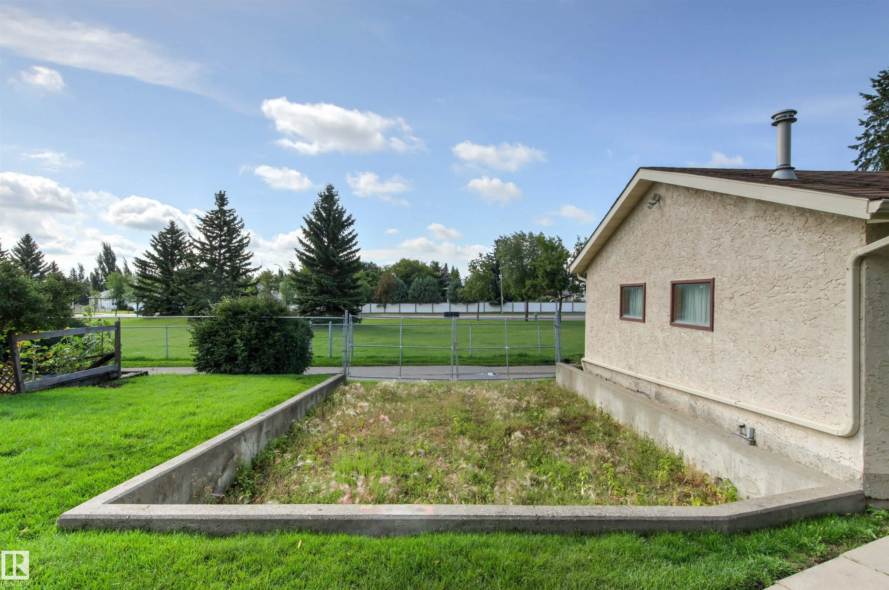 14 GOEBEL Close