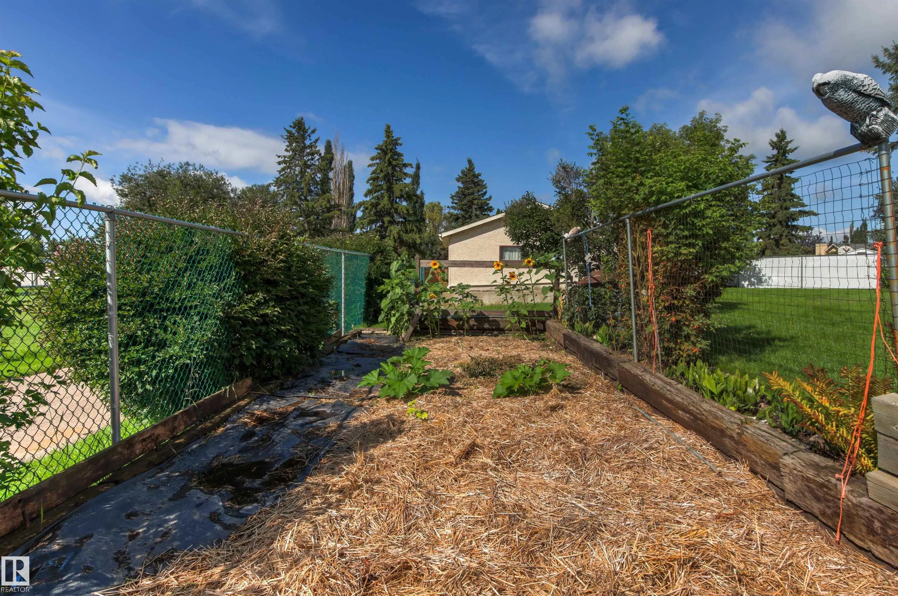 14 GOEBEL Close