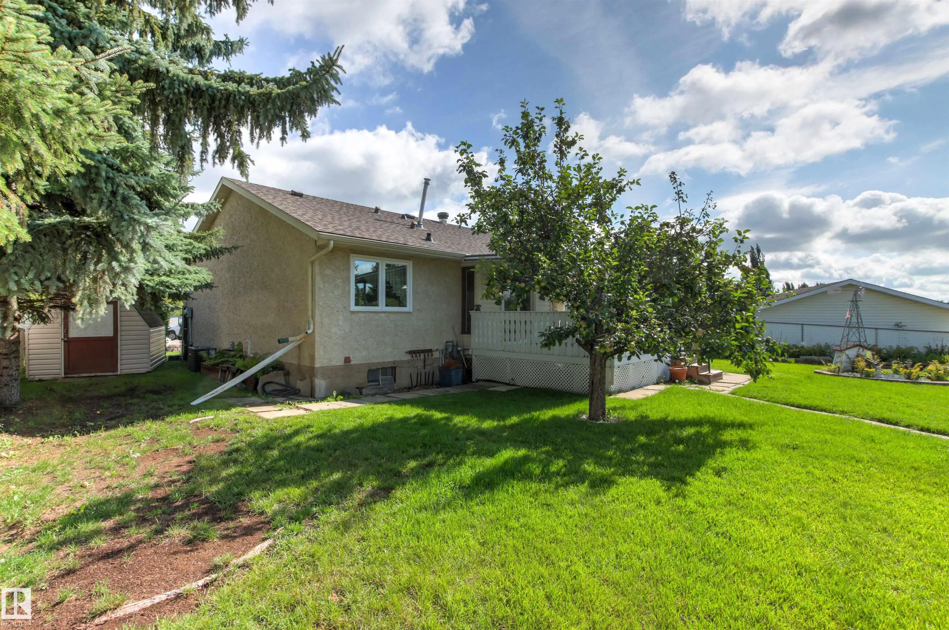 14 GOEBEL Close