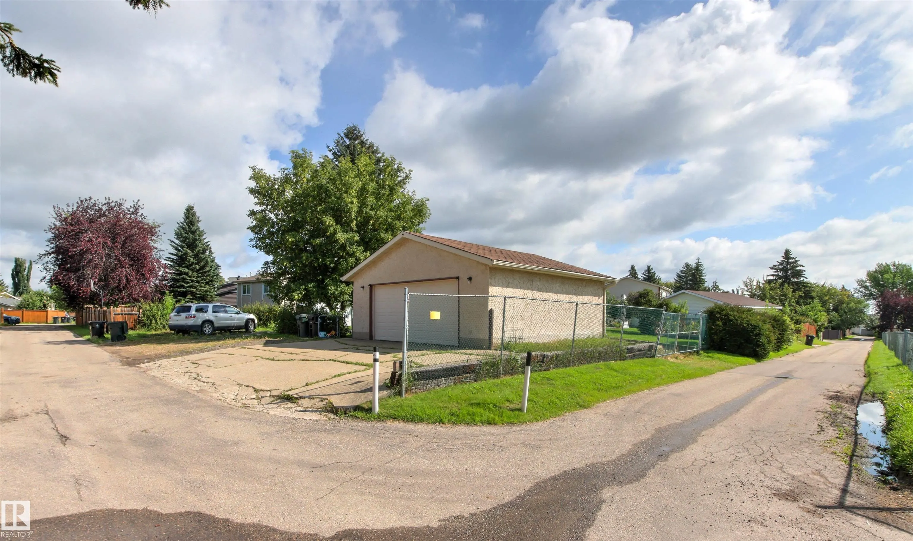 14 GOEBEL Close