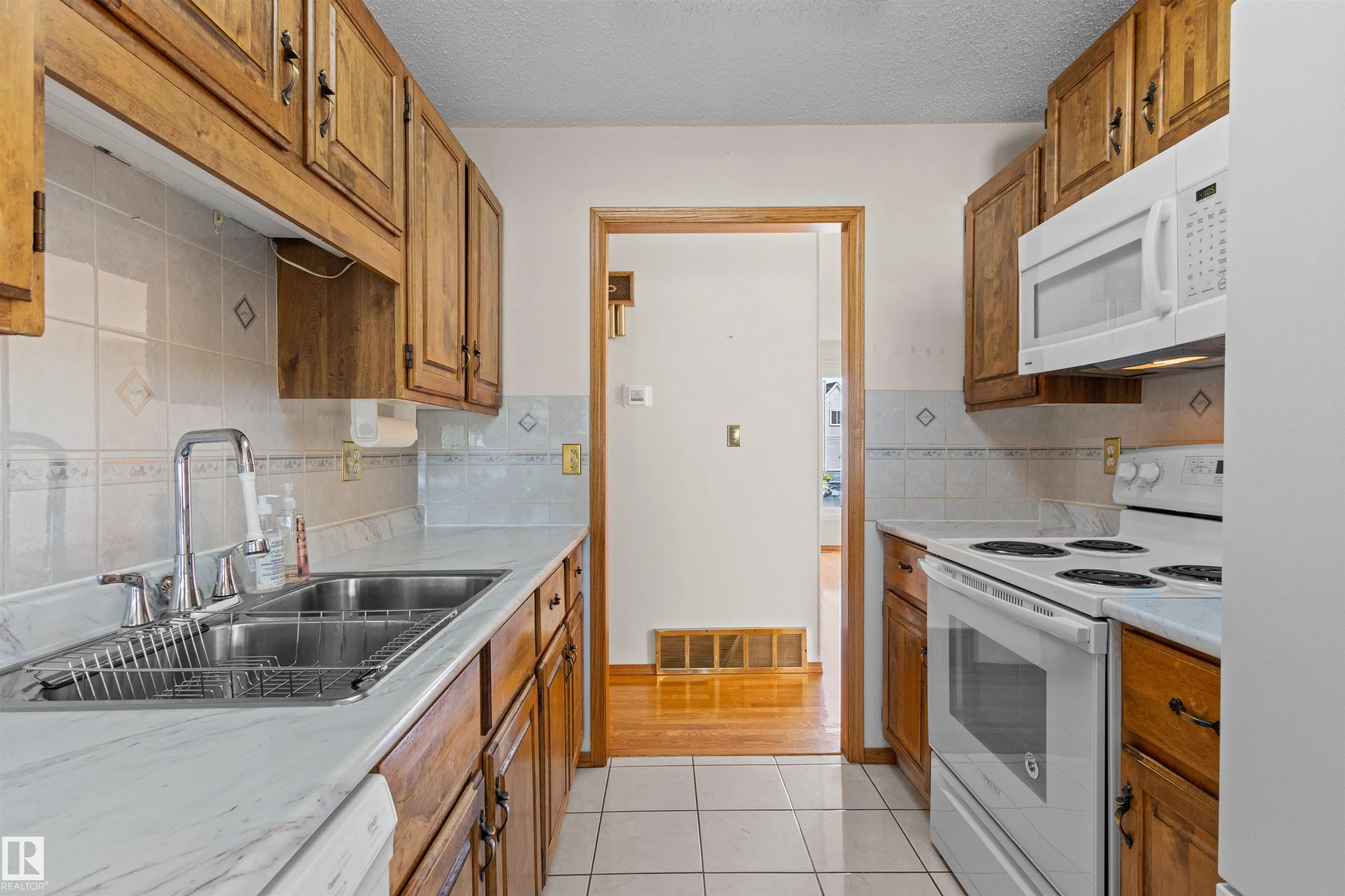 14 GOEBEL Close