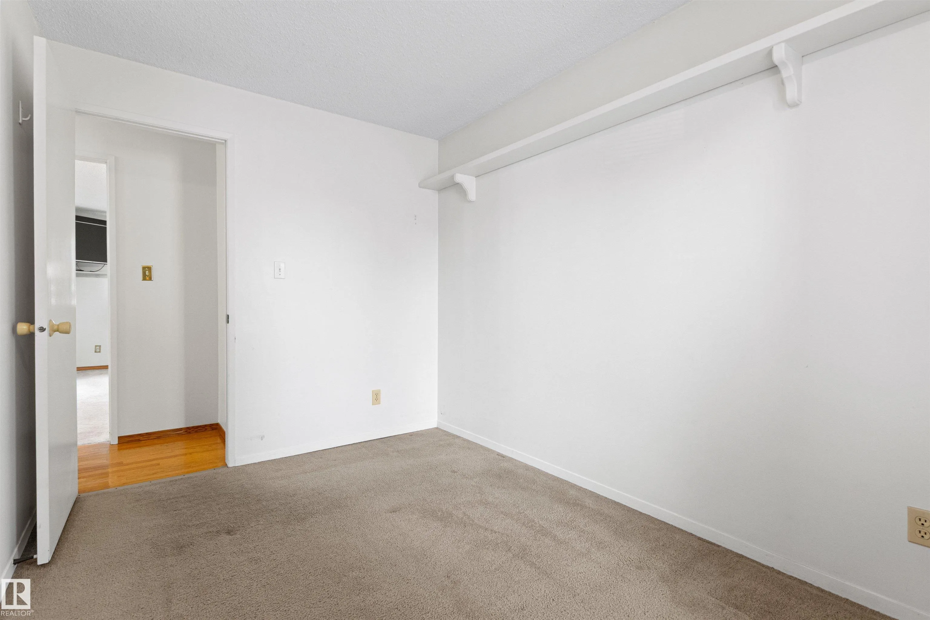 14 GOEBEL Close