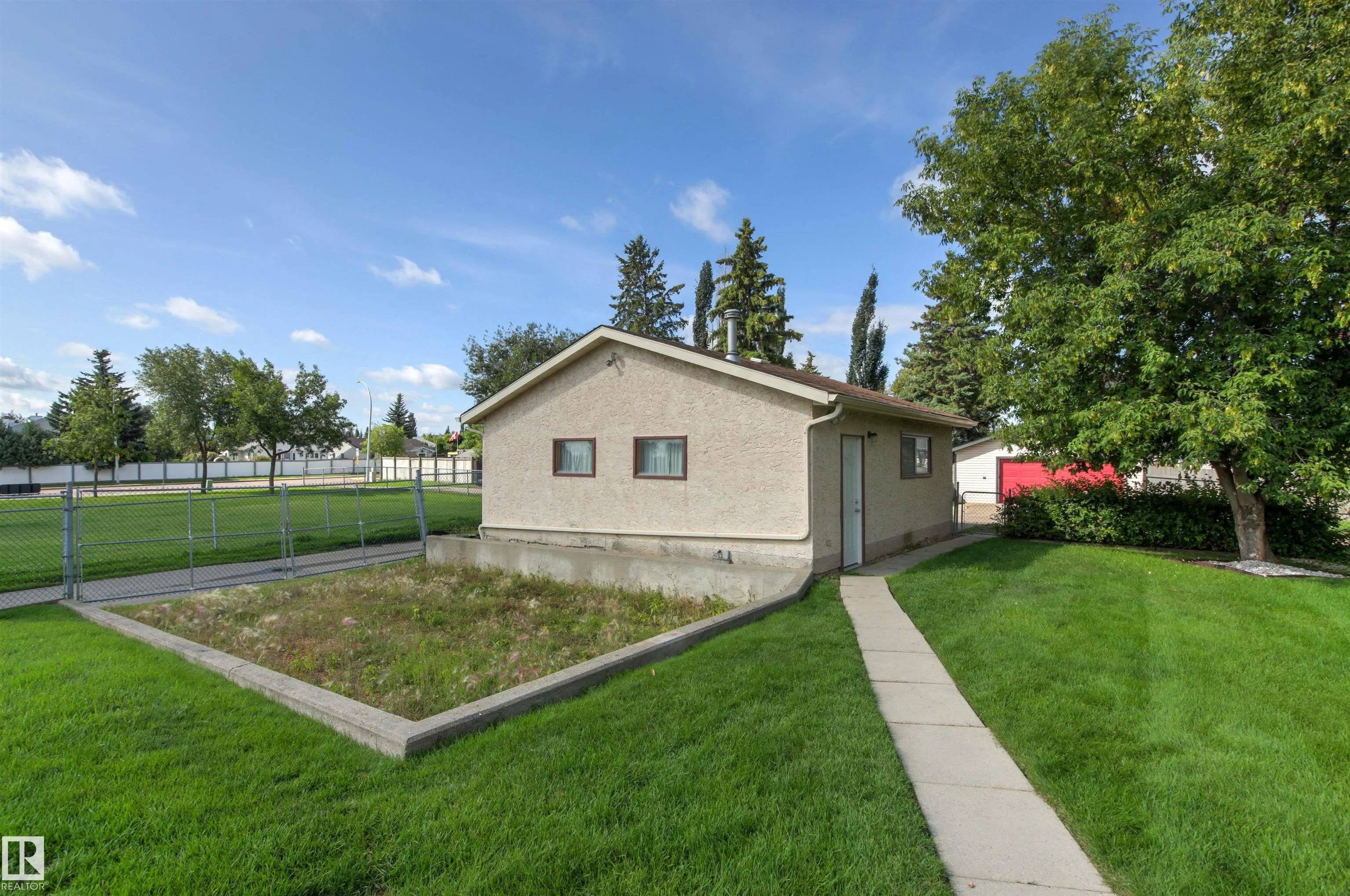 14 GOEBEL Close