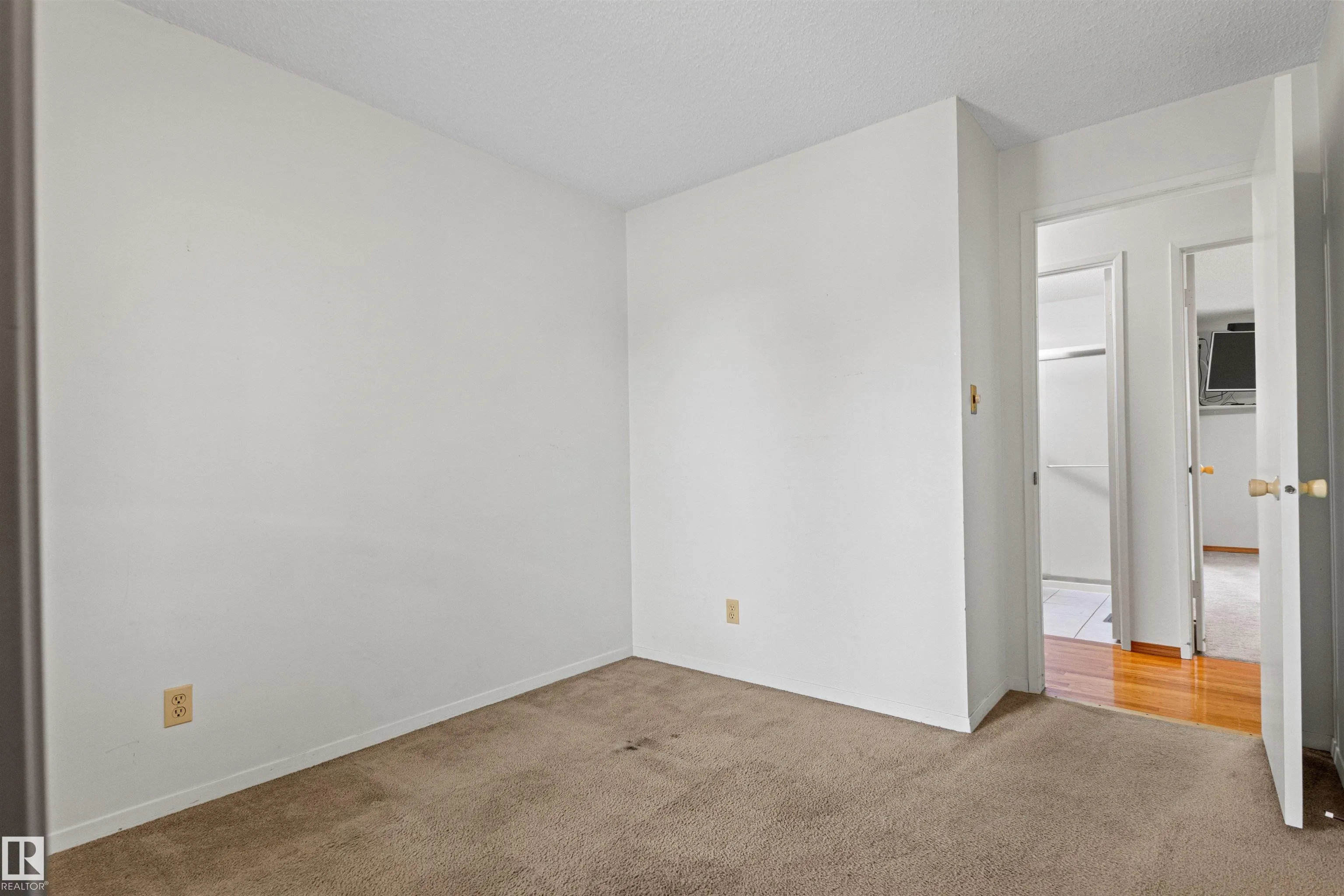 14 GOEBEL Close