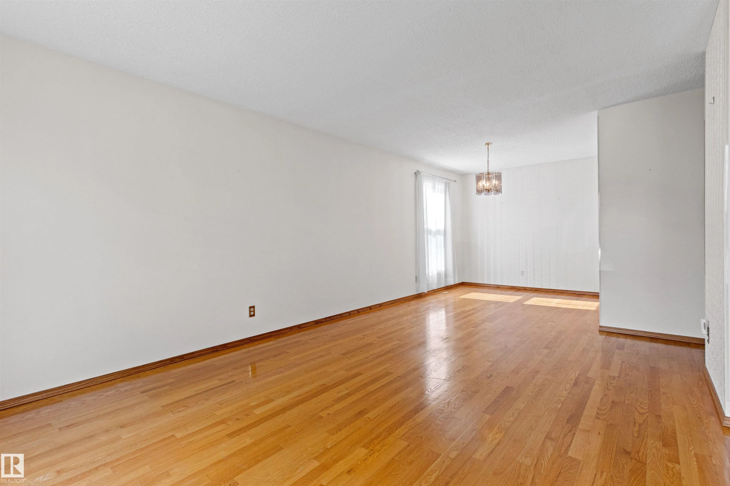 14 GOEBEL Close