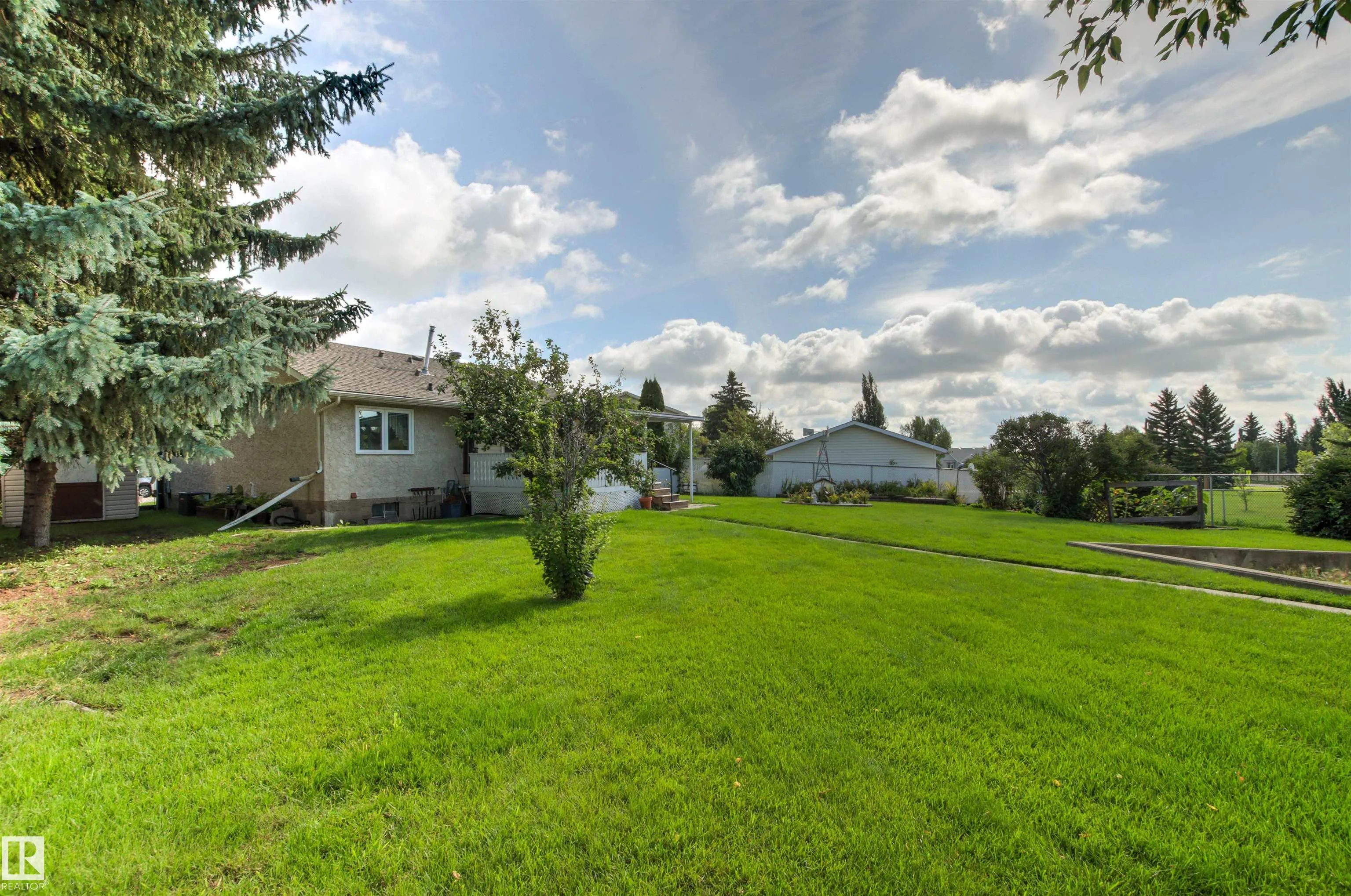 14 GOEBEL Close