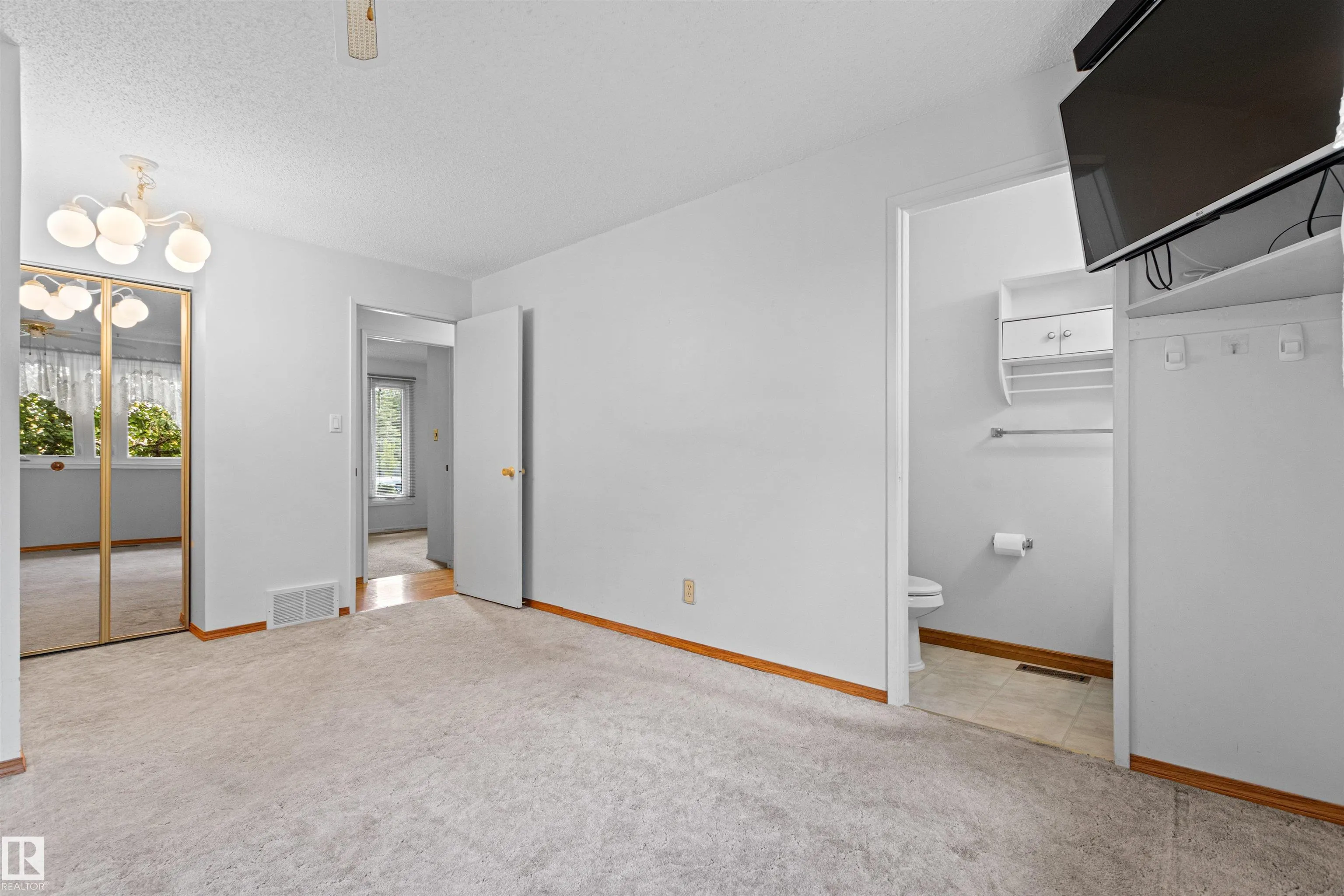 14 GOEBEL Close