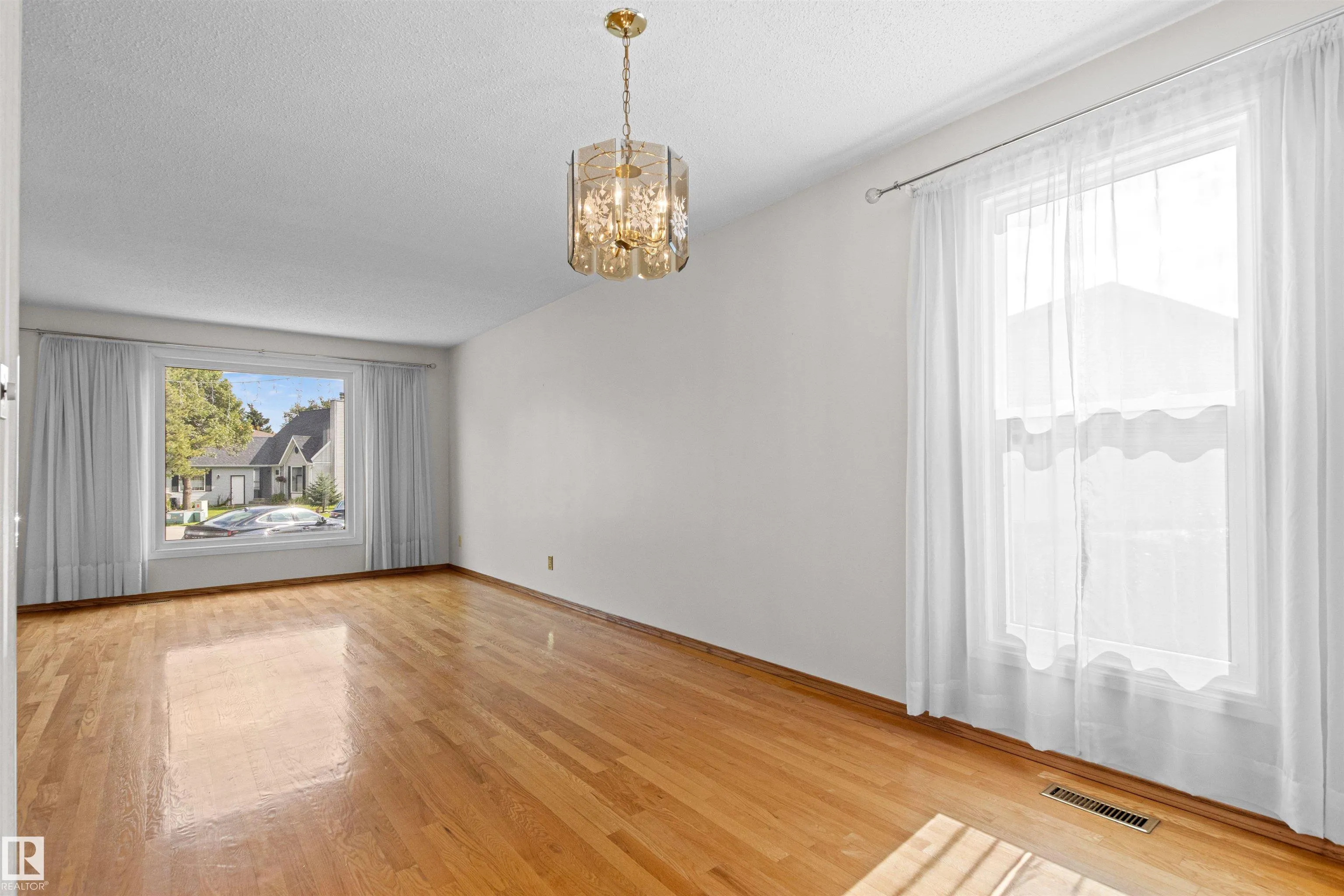 14 GOEBEL Close