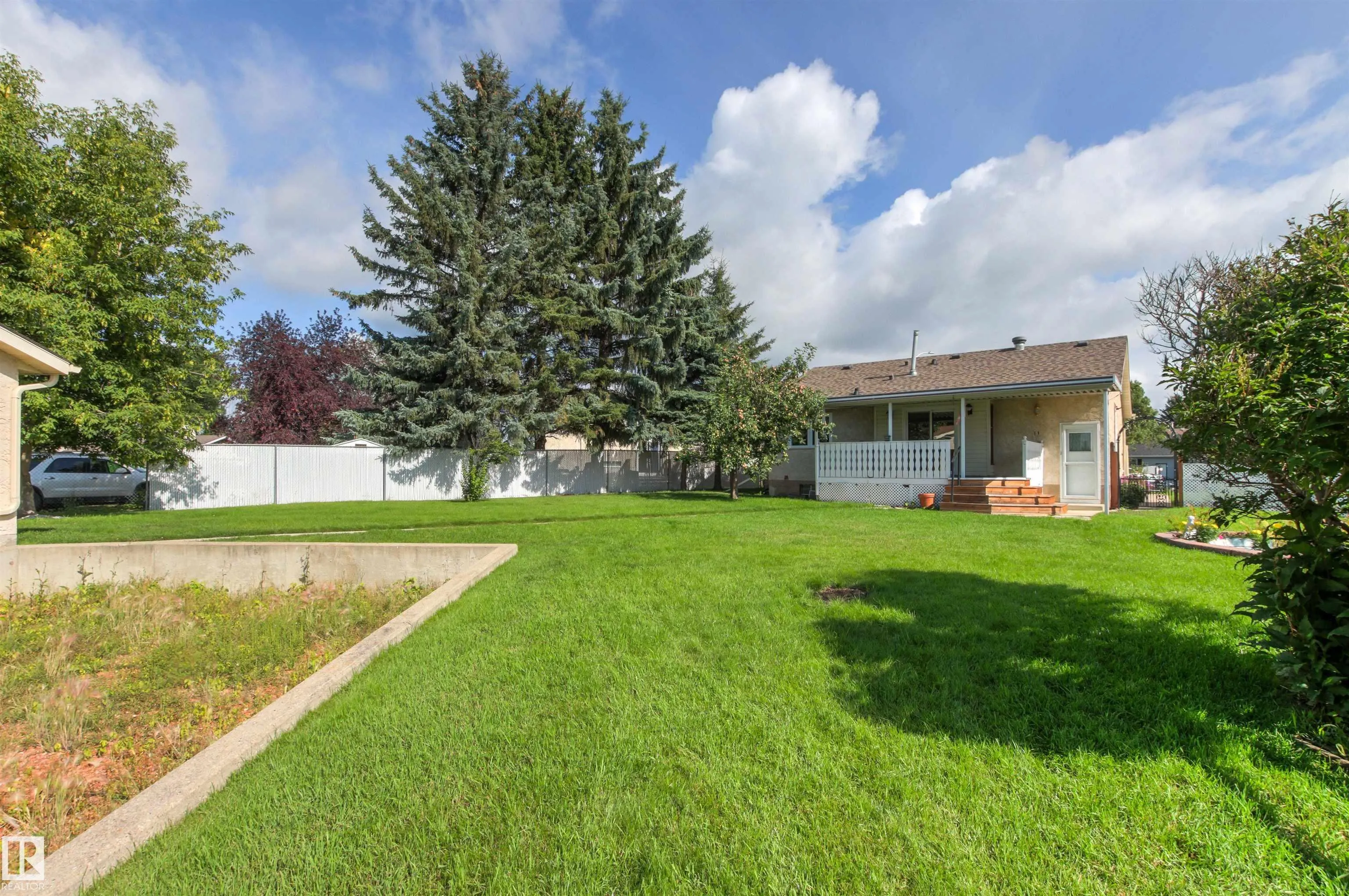 14 GOEBEL Close