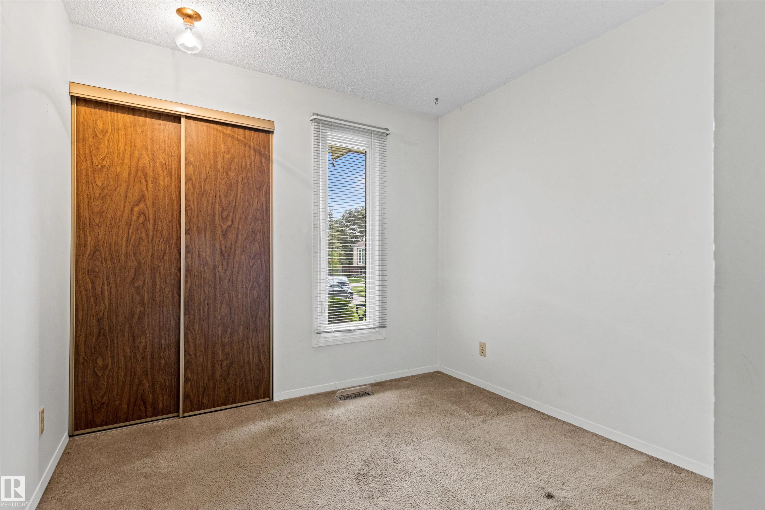 14 GOEBEL Close