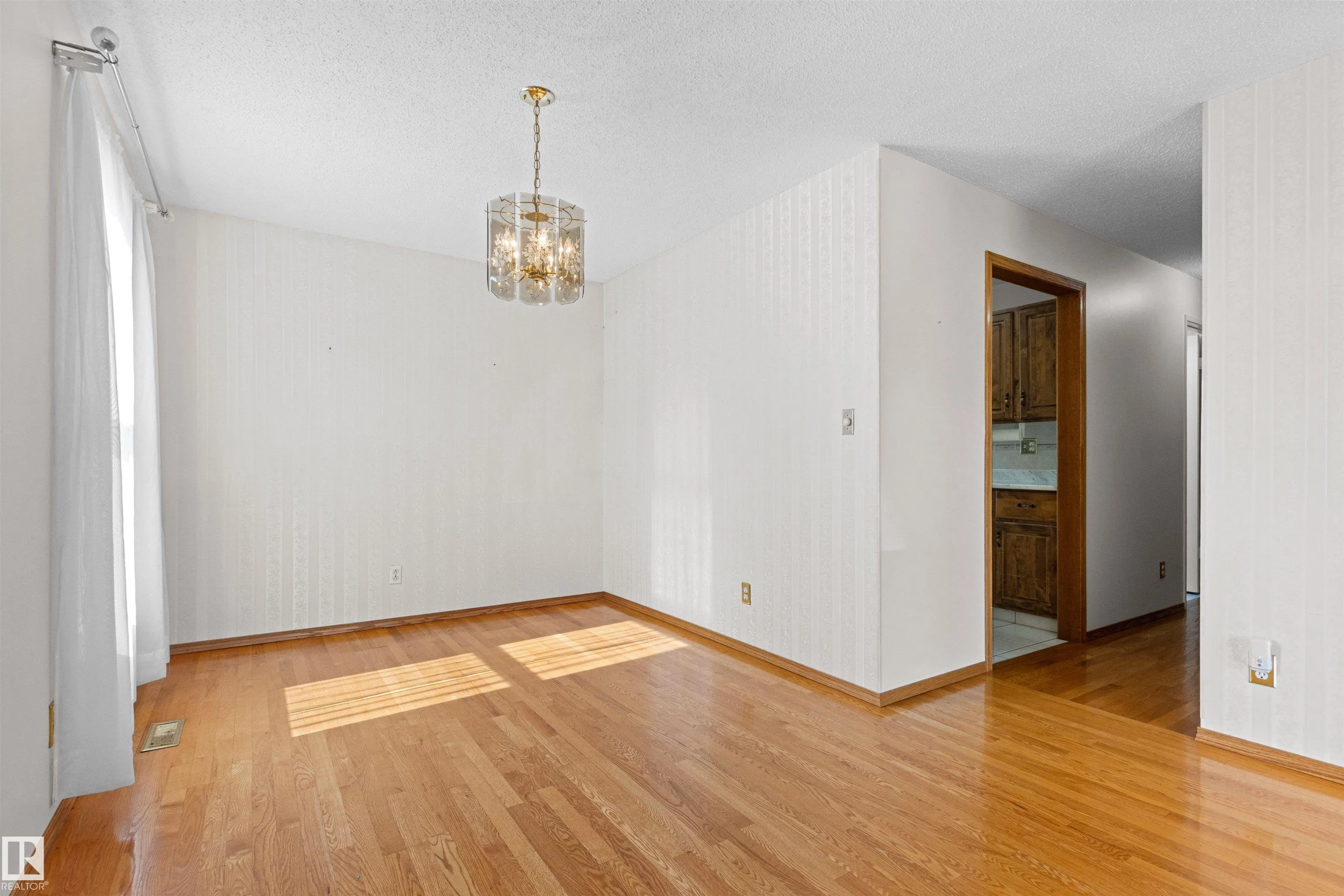 14 GOEBEL Close