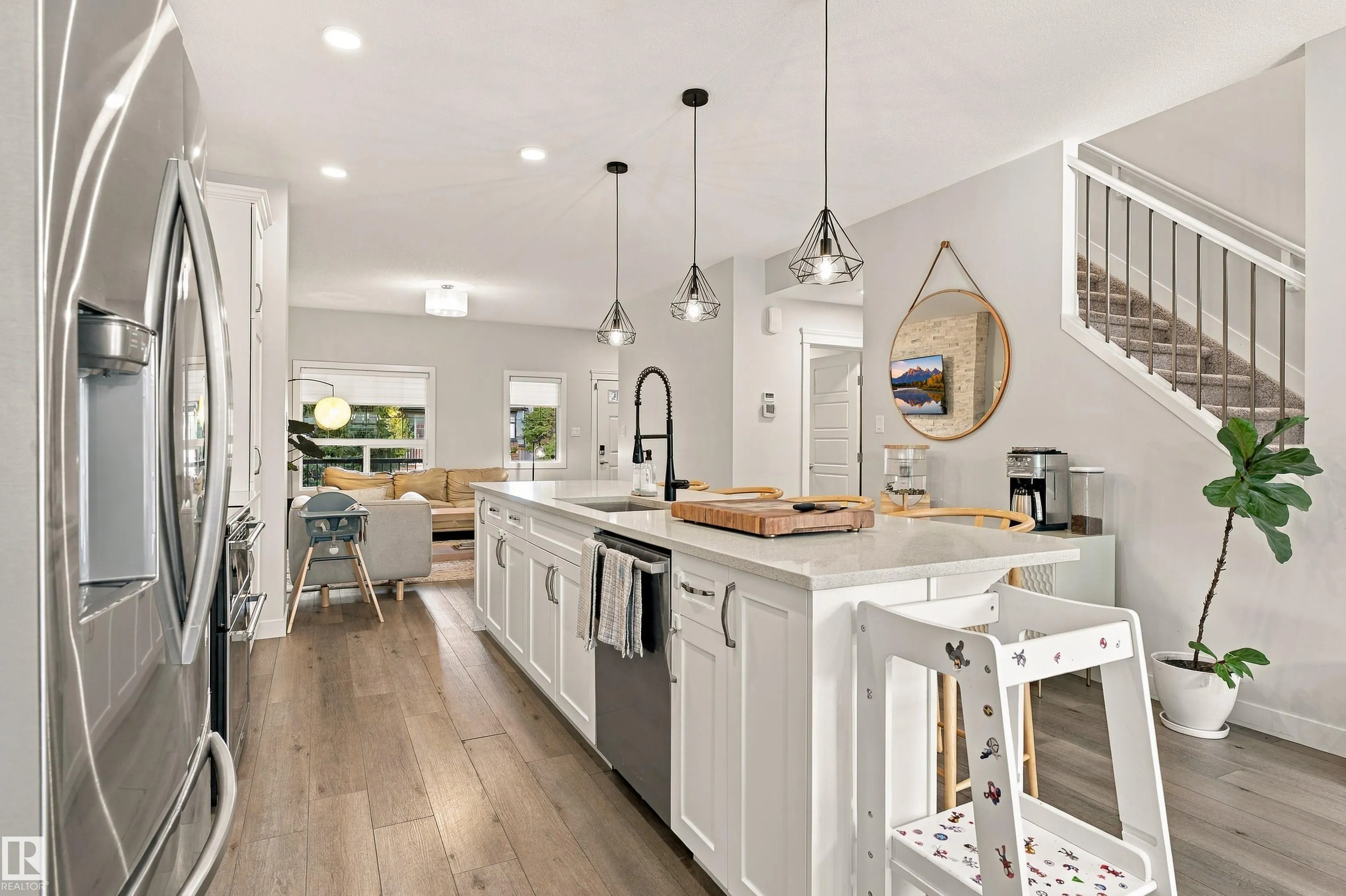 6061 Naden Landing