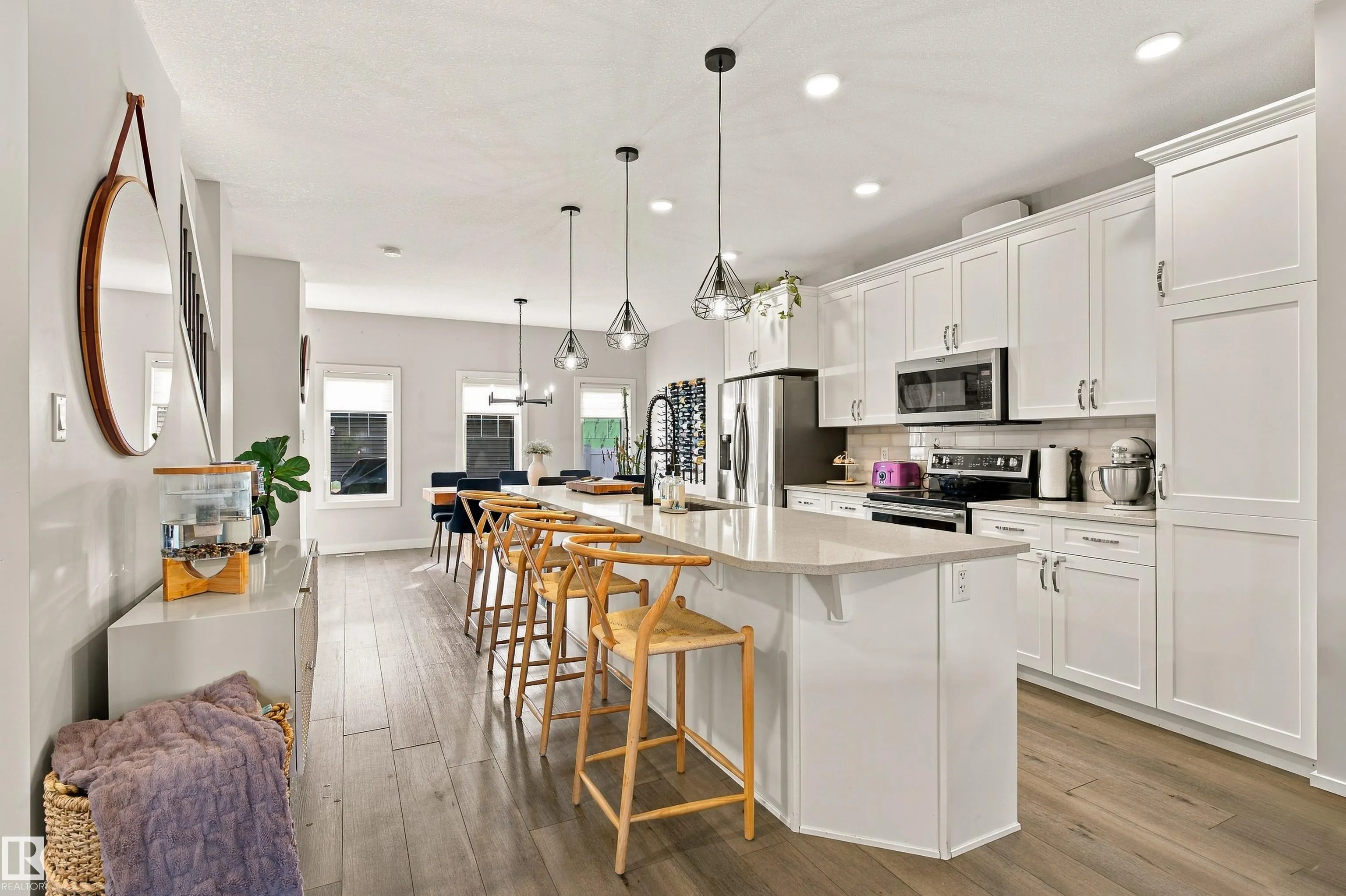 6061 Naden Landing
