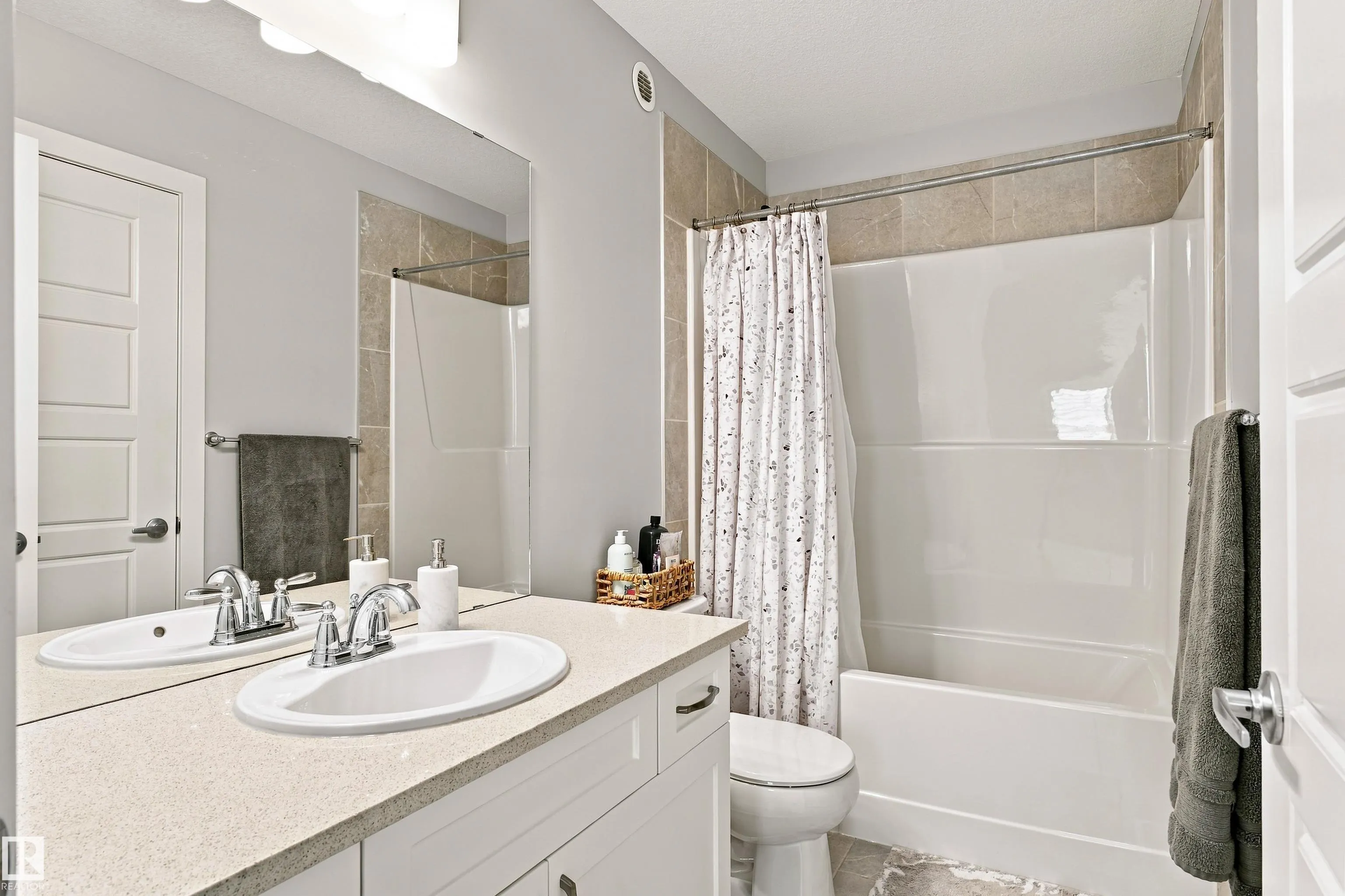 6061 Naden Landing
