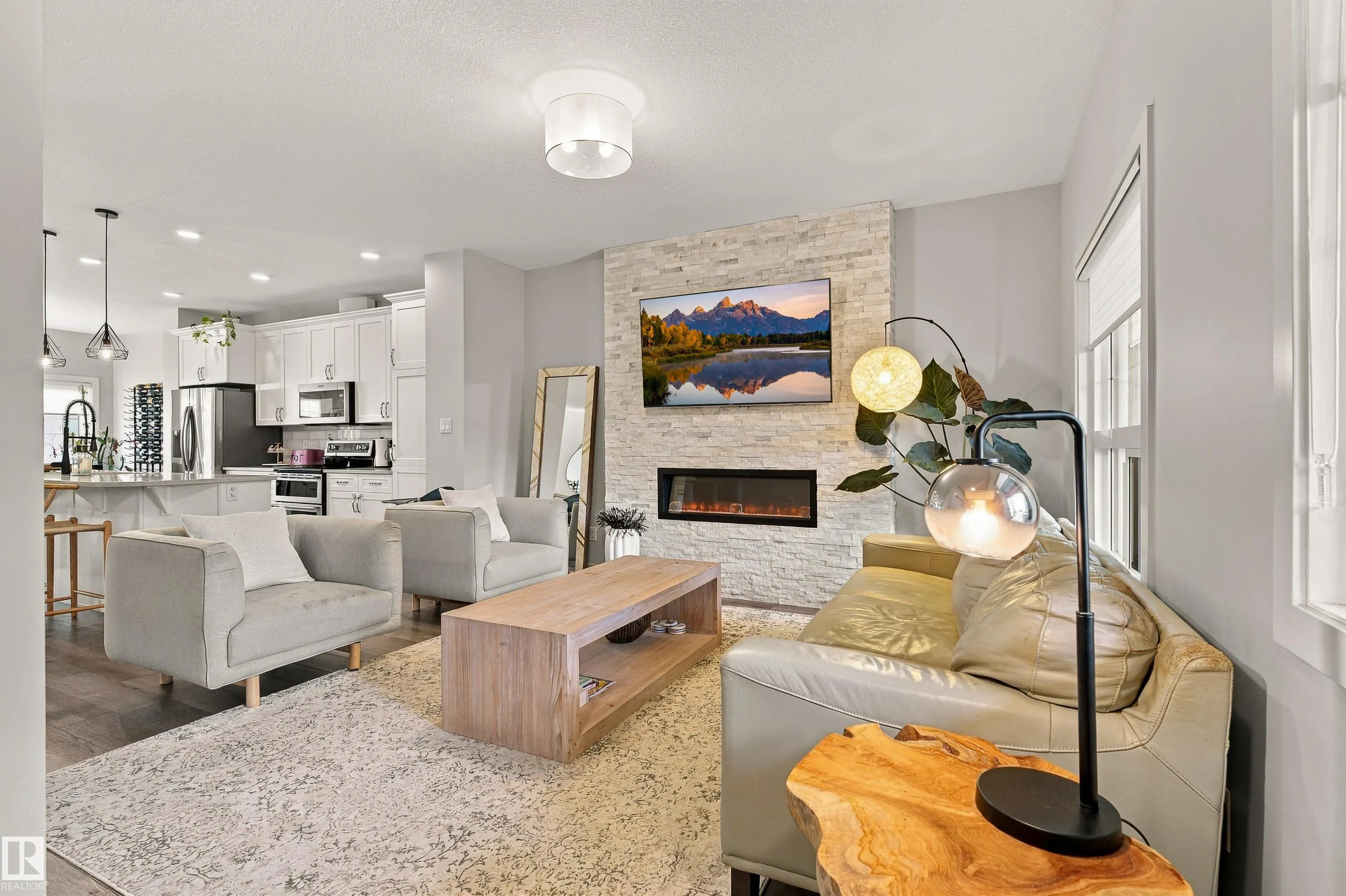 6061 Naden Landing