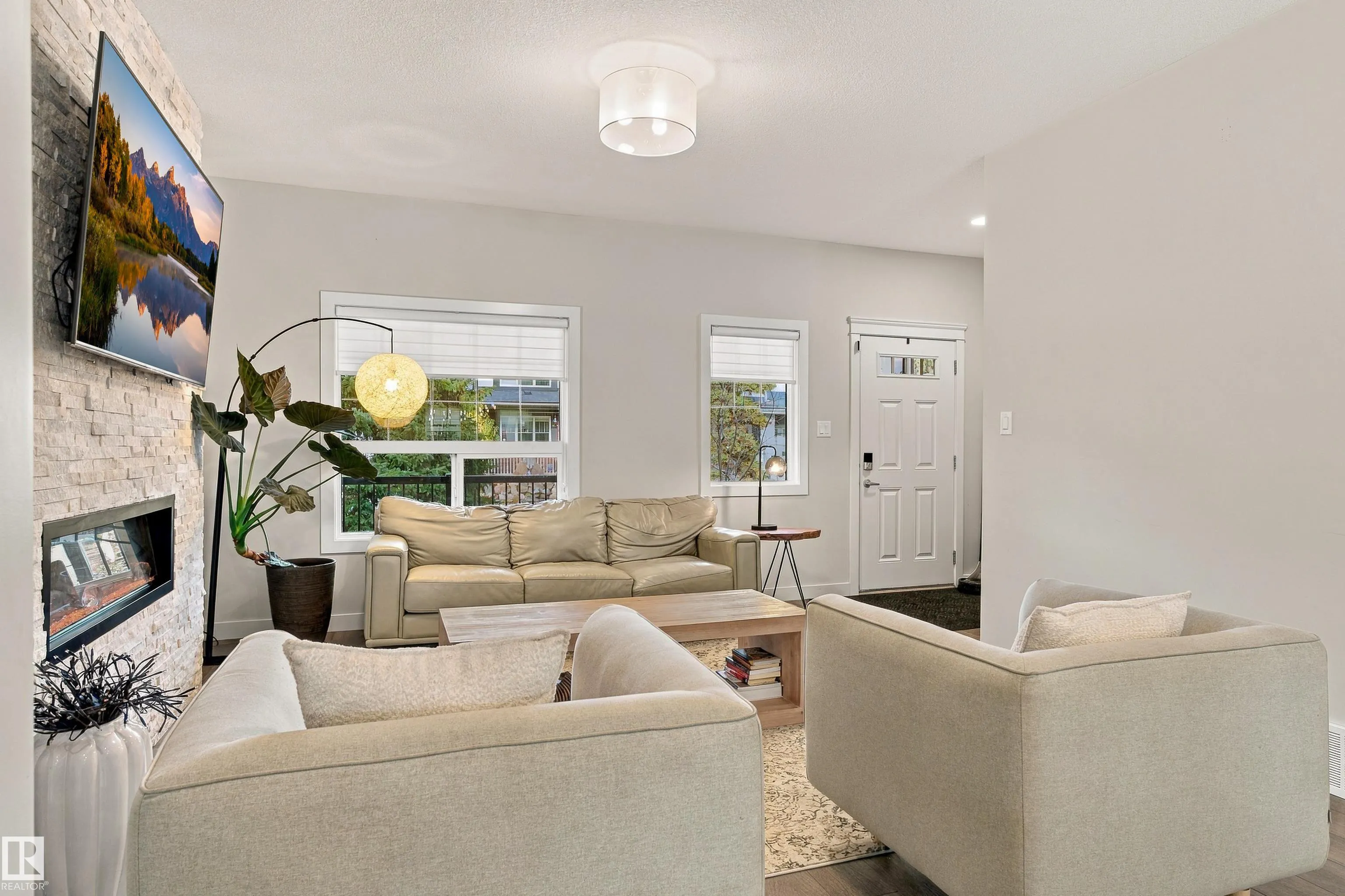 6061 Naden Landing