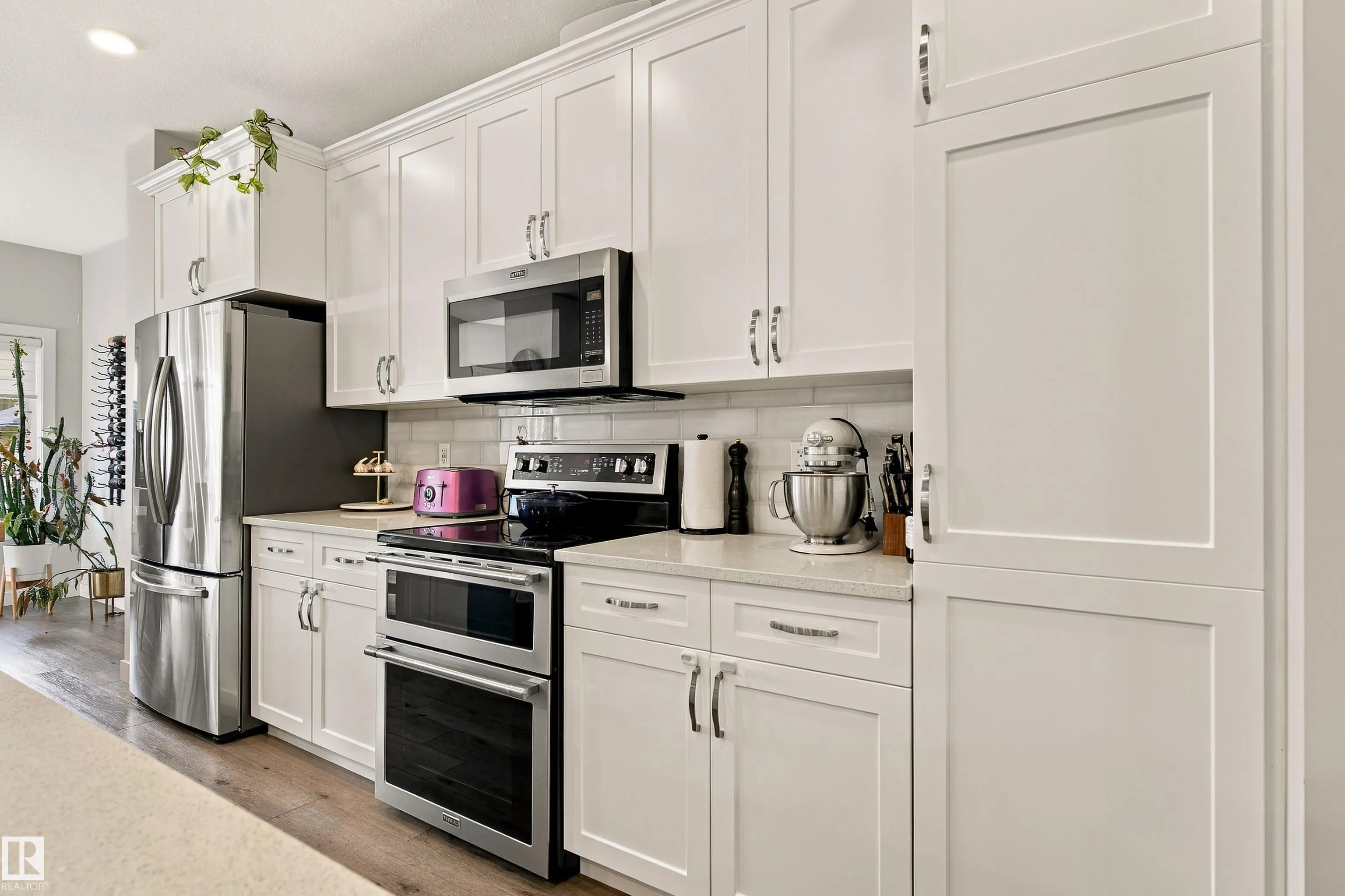 6061 Naden Landing
