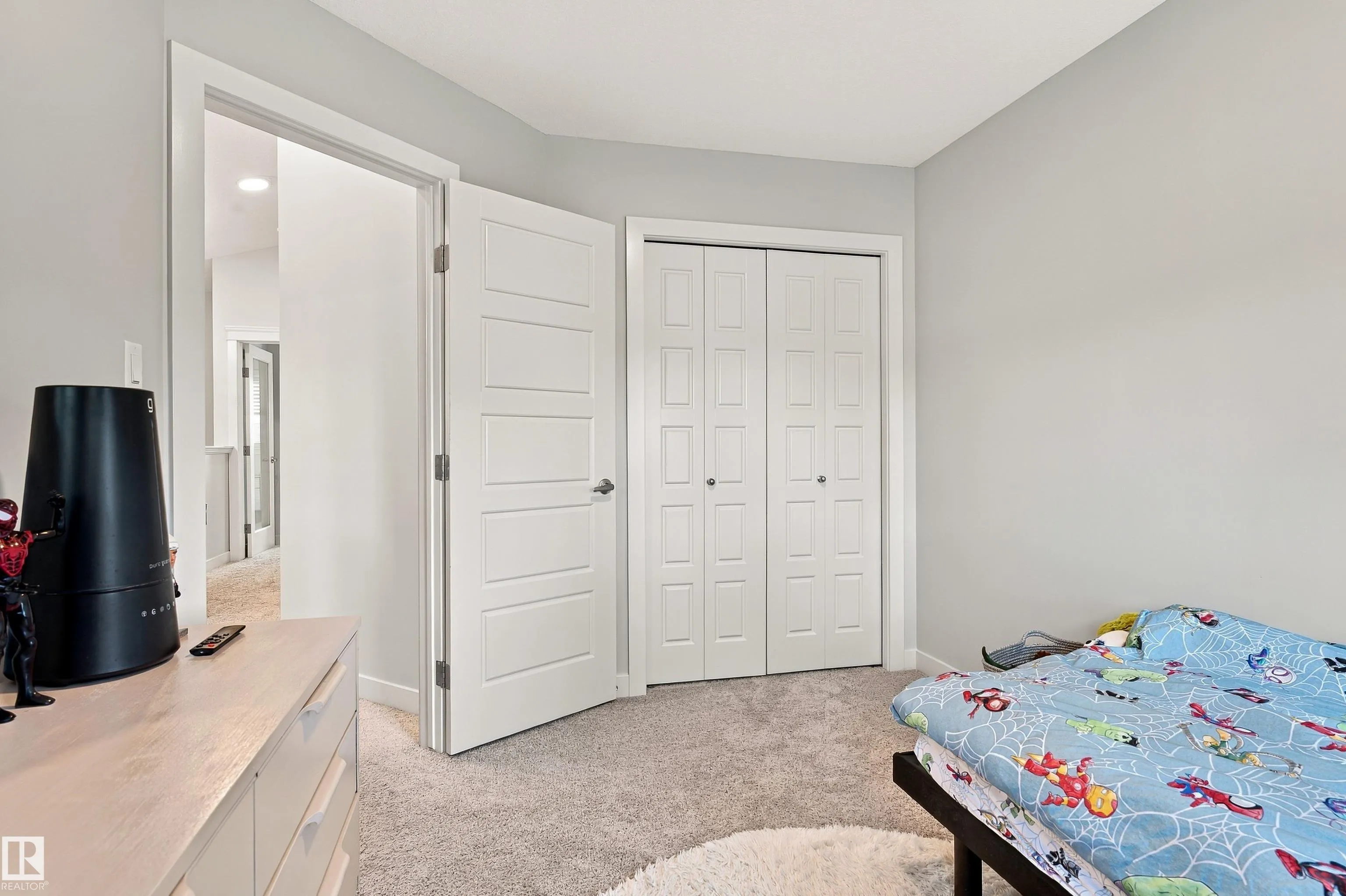 6061 Naden Landing