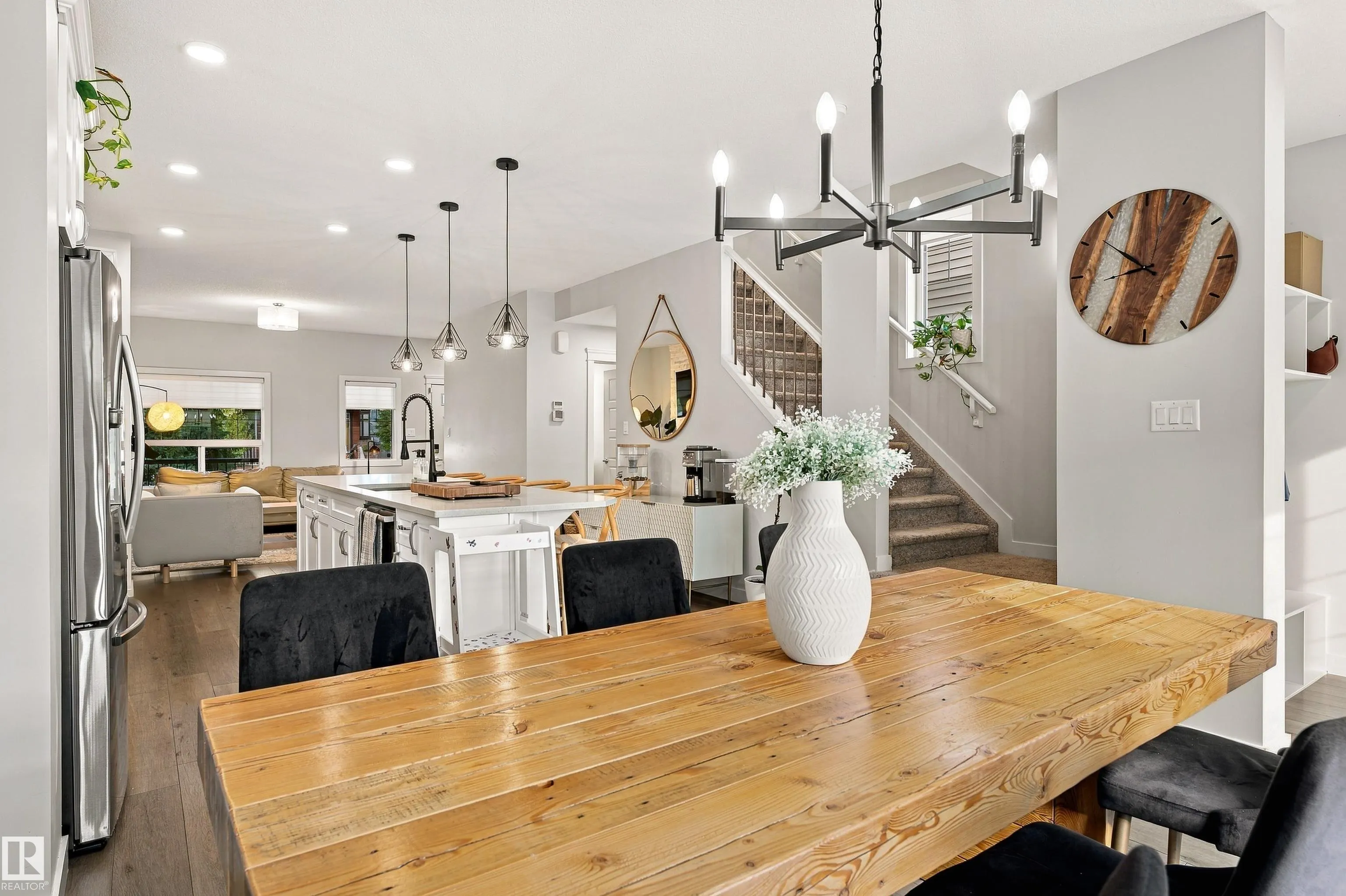 6061 Naden Landing