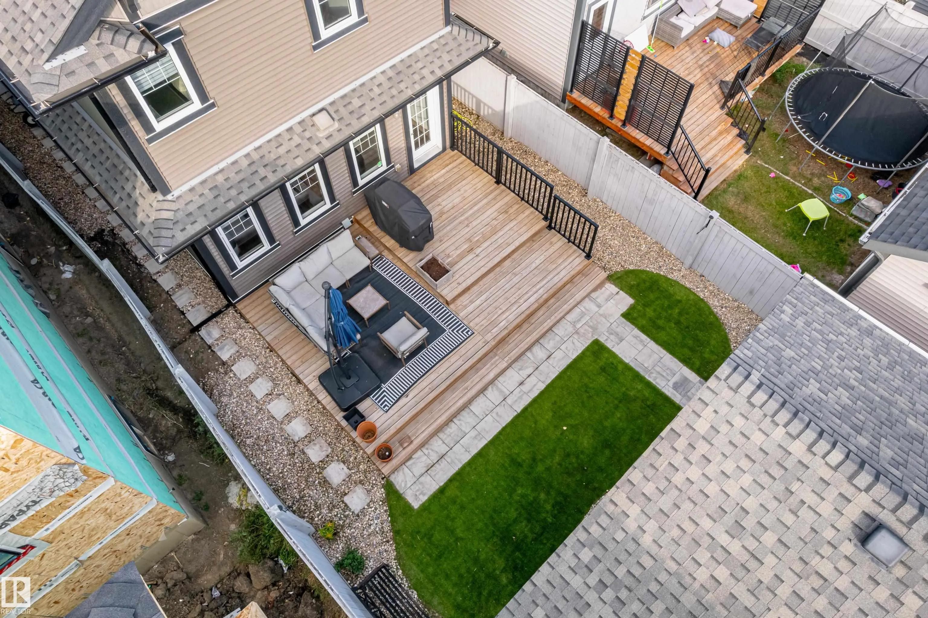 6061 Naden Landing