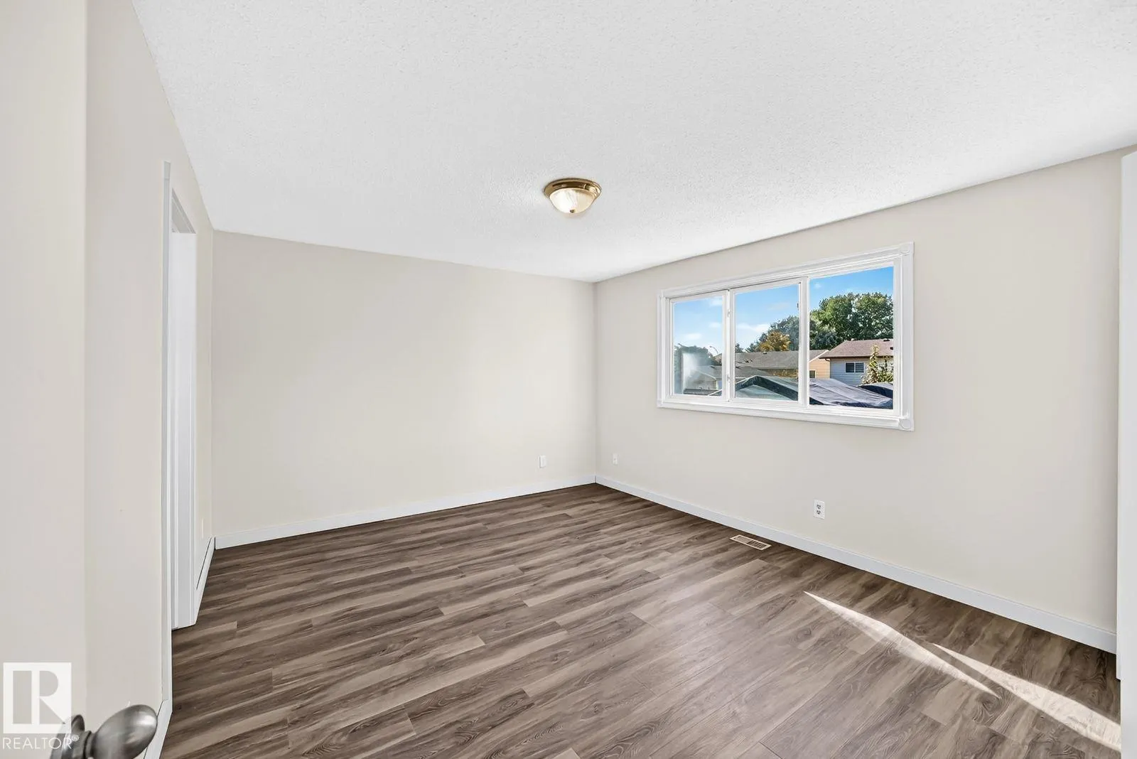 1020 60 Street