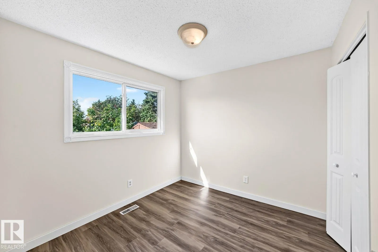 1020 60 Street