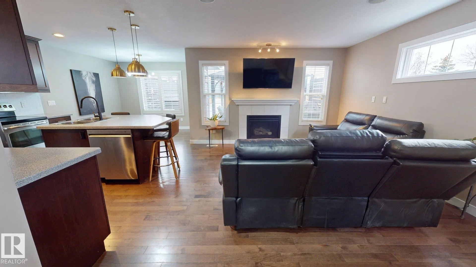 3885 GALLINGER Loop