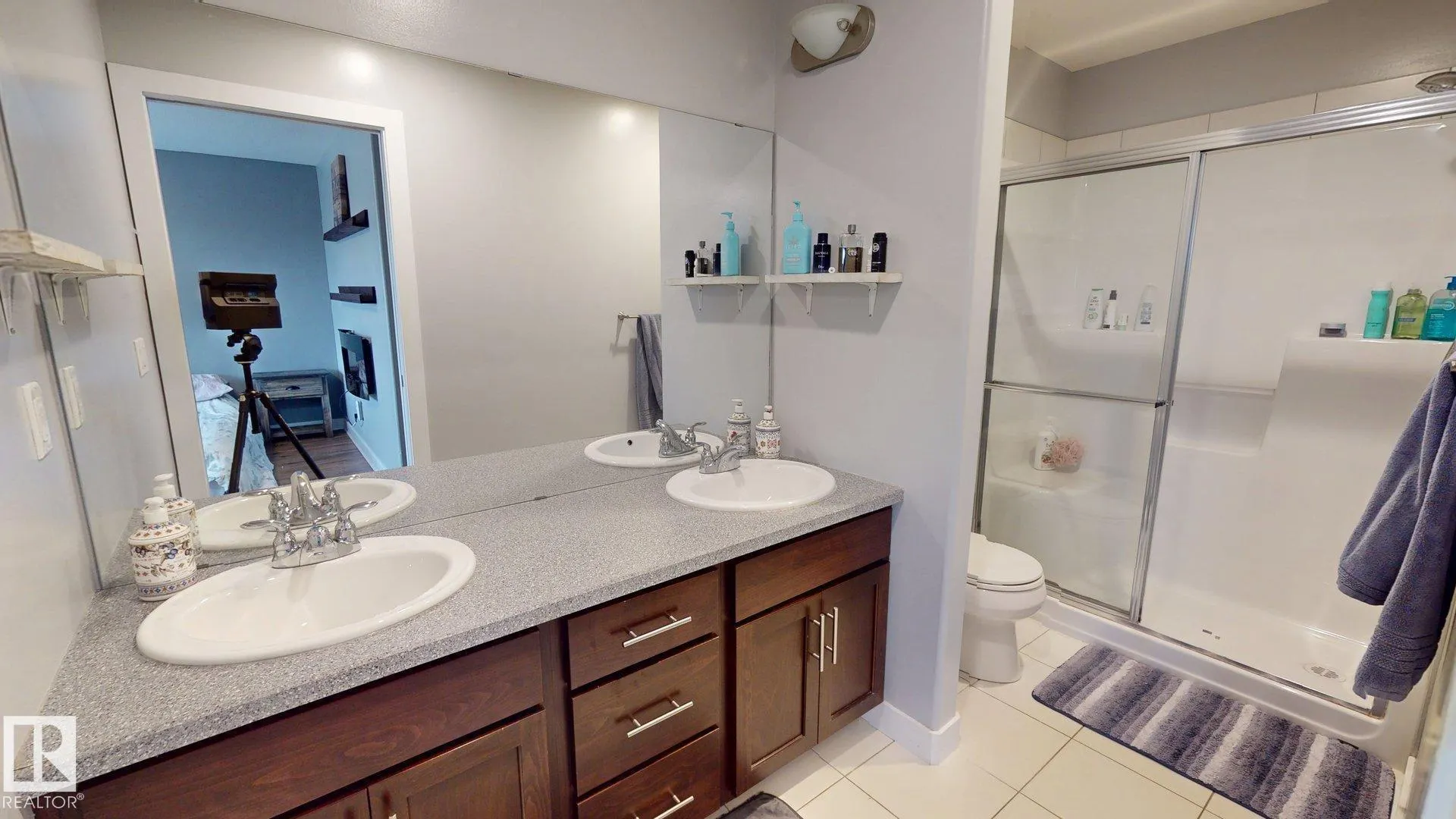 3885 GALLINGER Loop