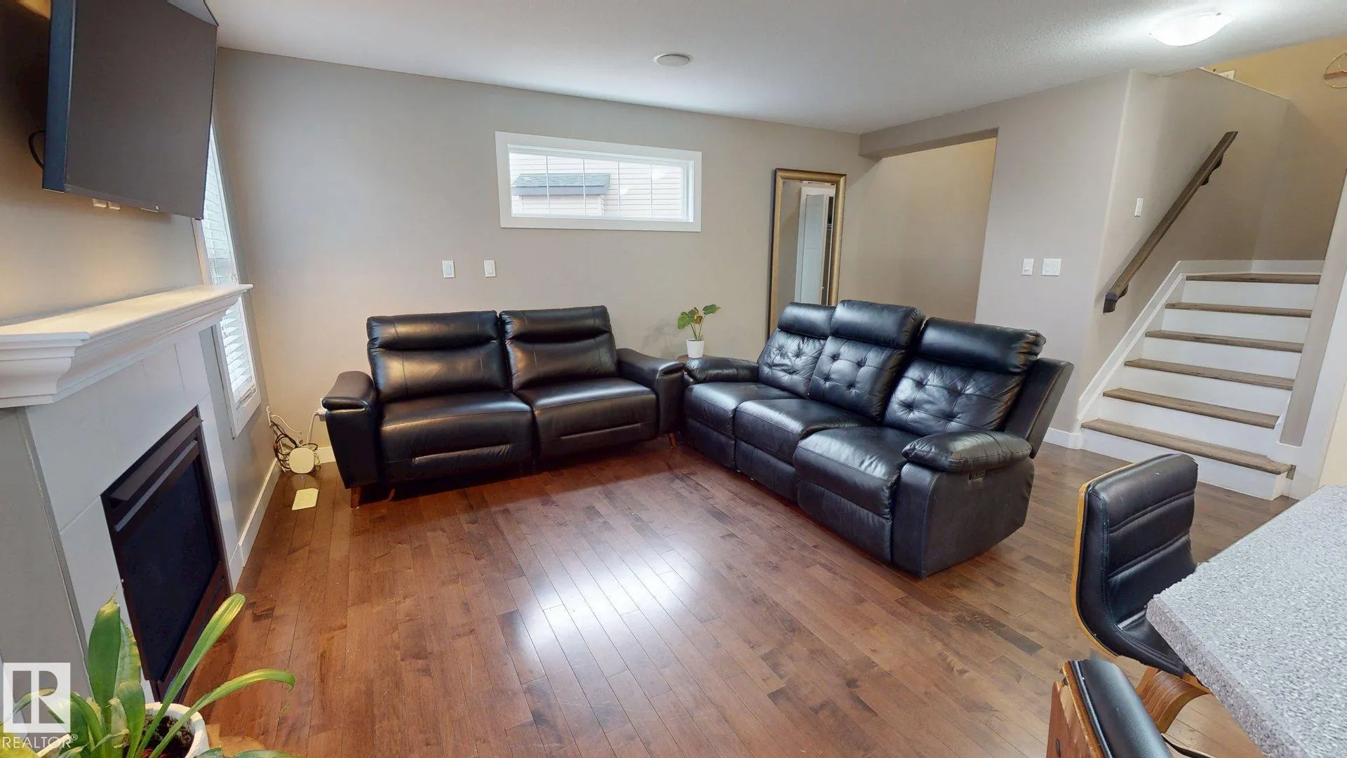 3885 GALLINGER Loop