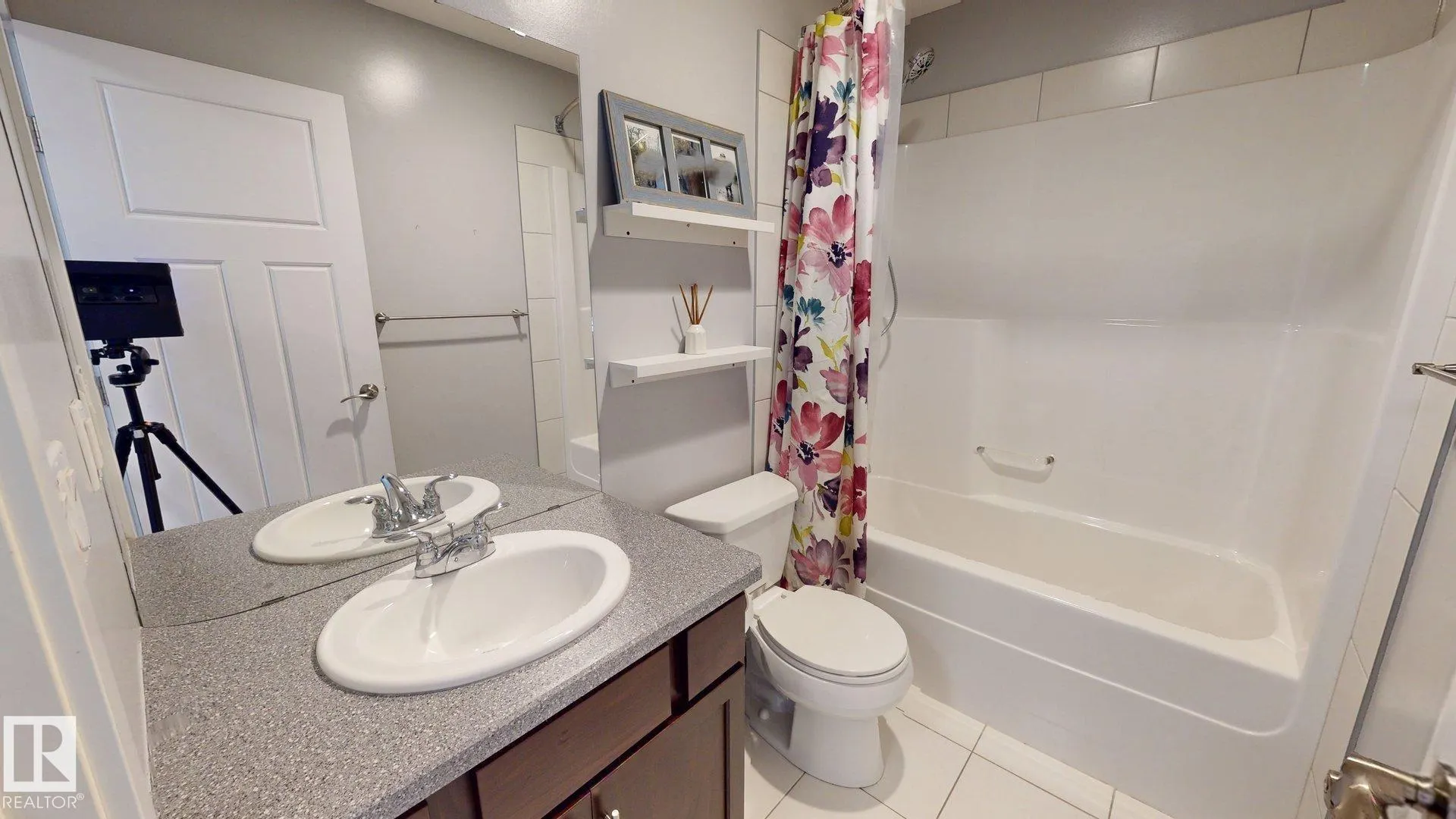 3885 GALLINGER Loop