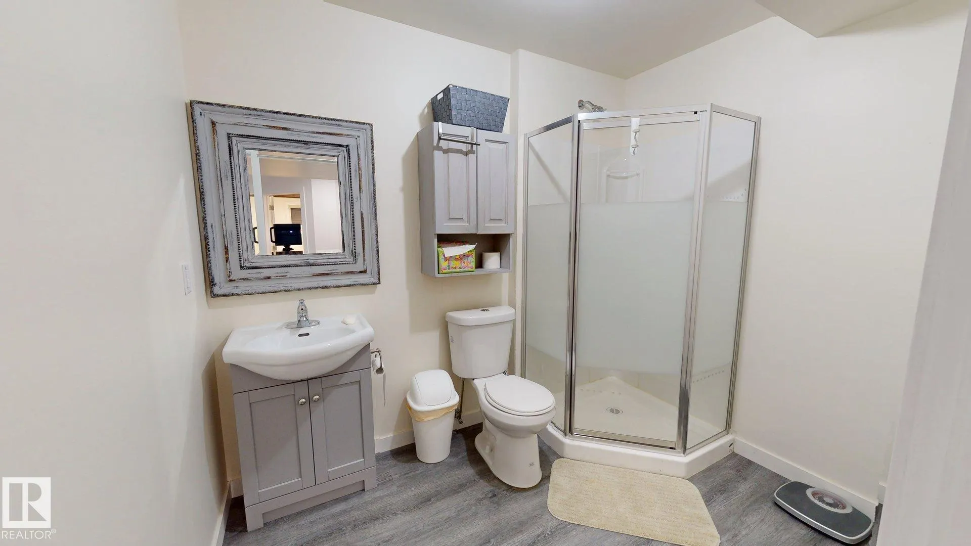 3885 GALLINGER Loop
