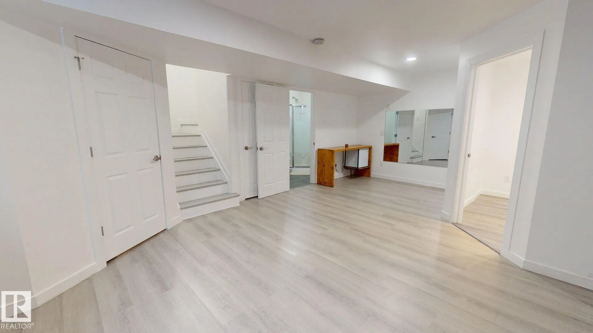 3885 GALLINGER Loop