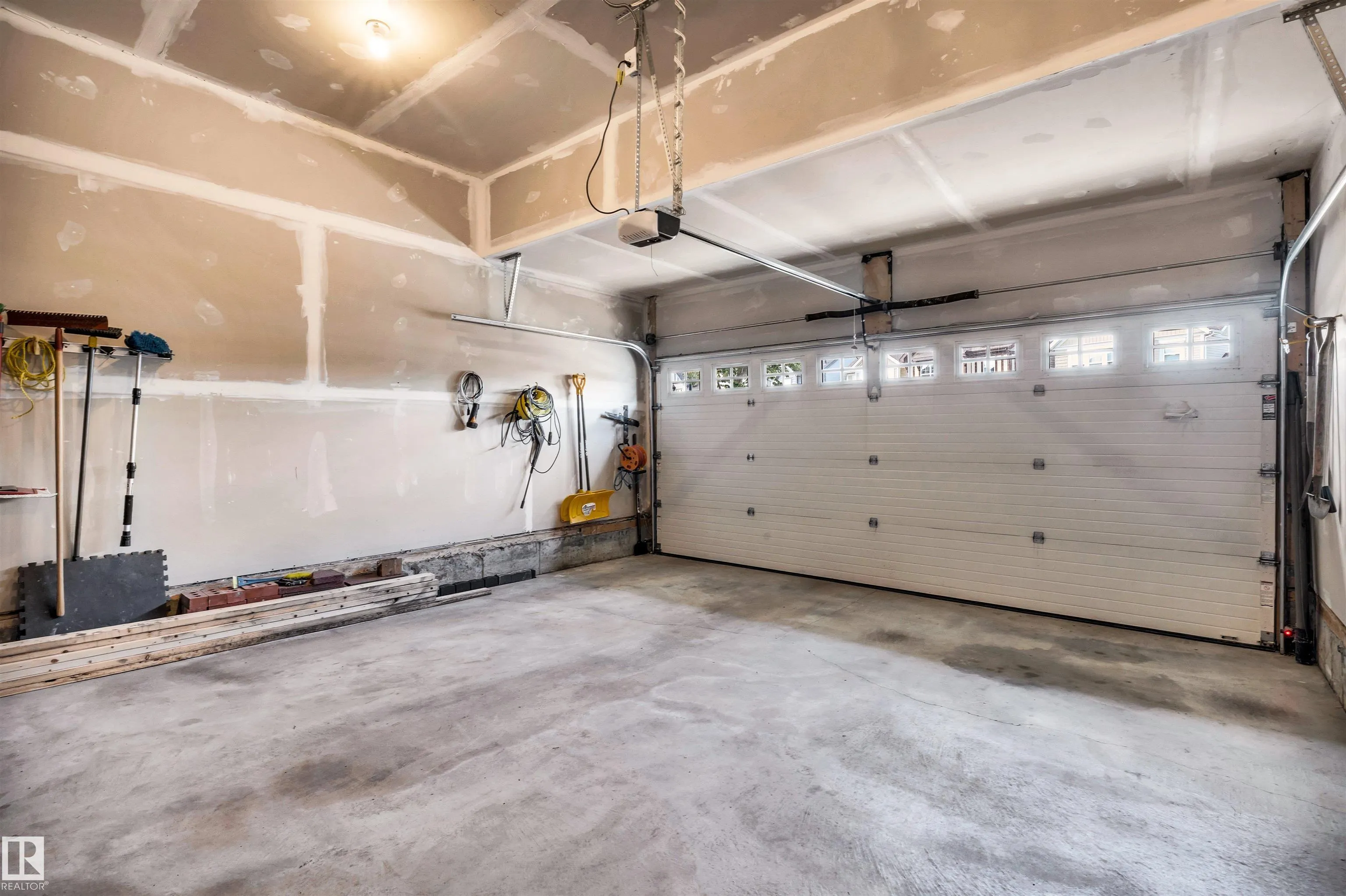 5033 ANDISON Close