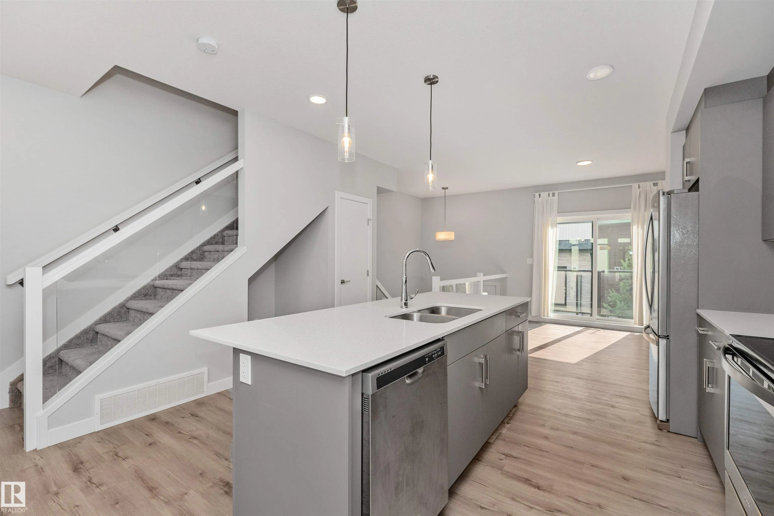 1729 KEENE Crescent