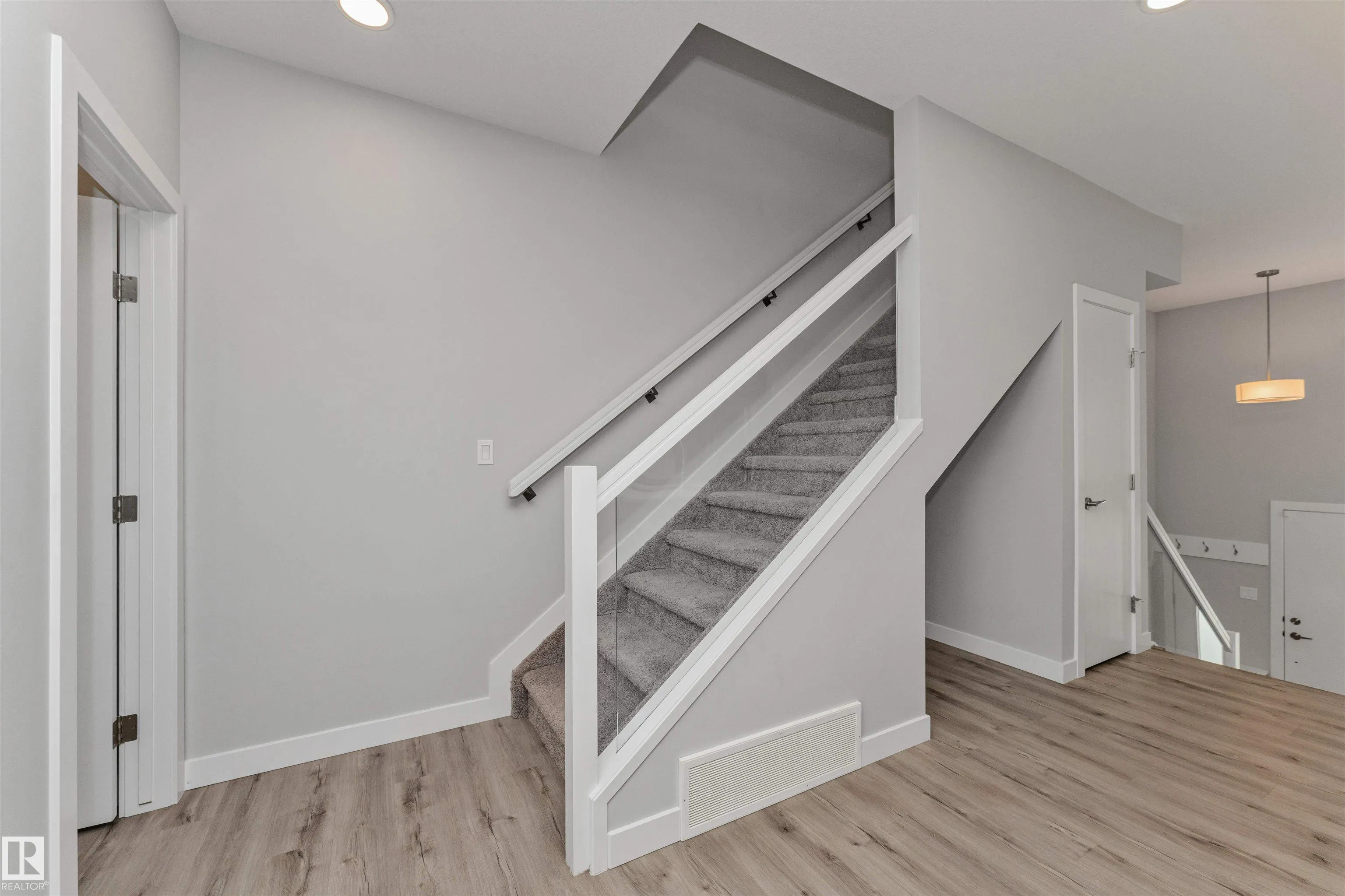 1729 KEENE Crescent