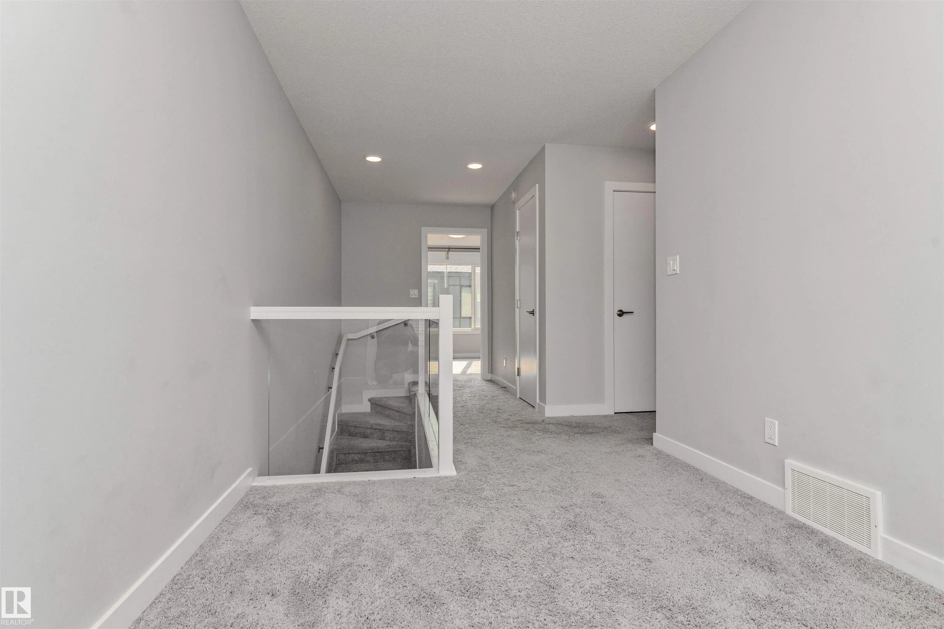 1729 KEENE Crescent