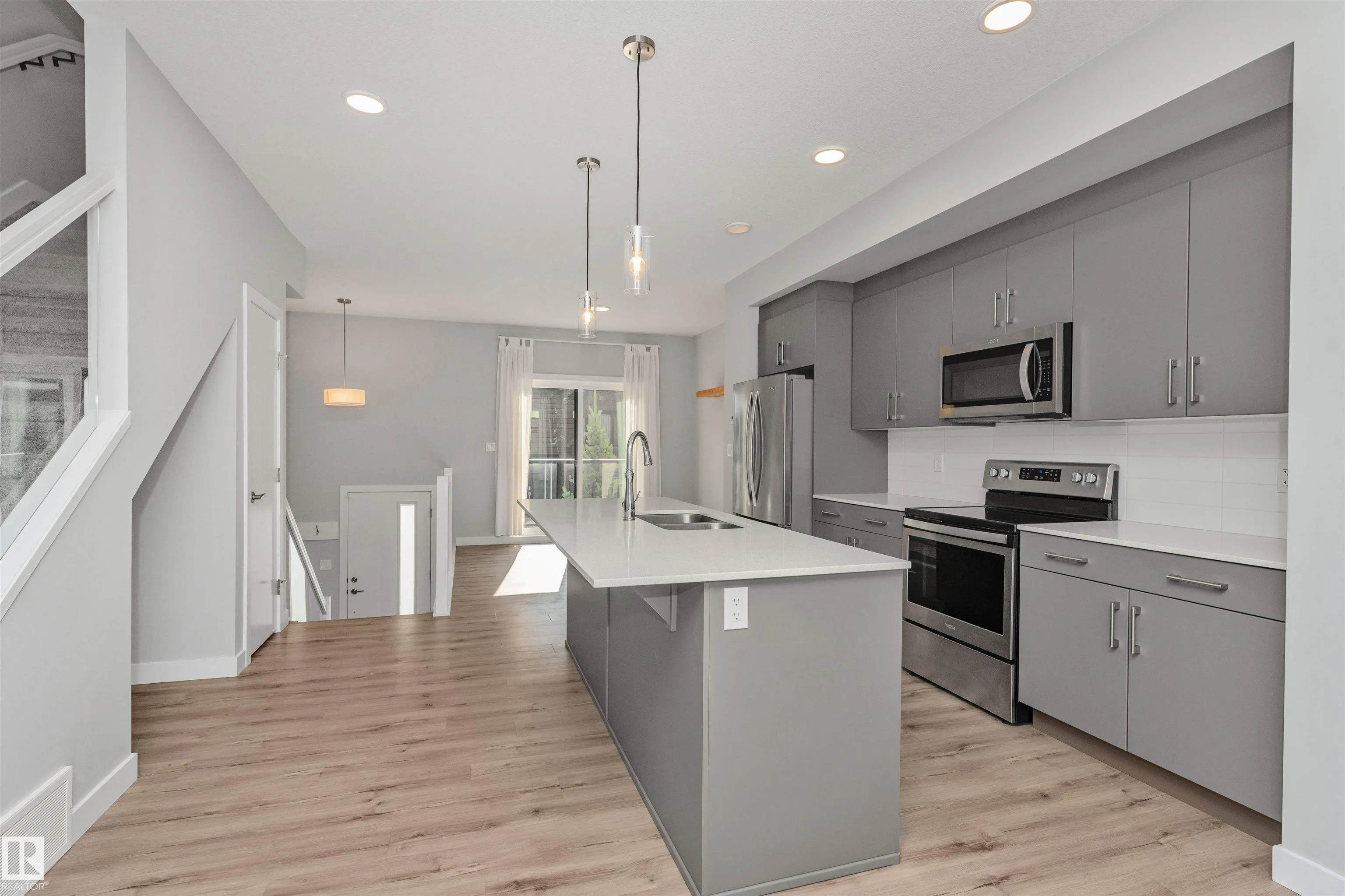 1729 KEENE Crescent