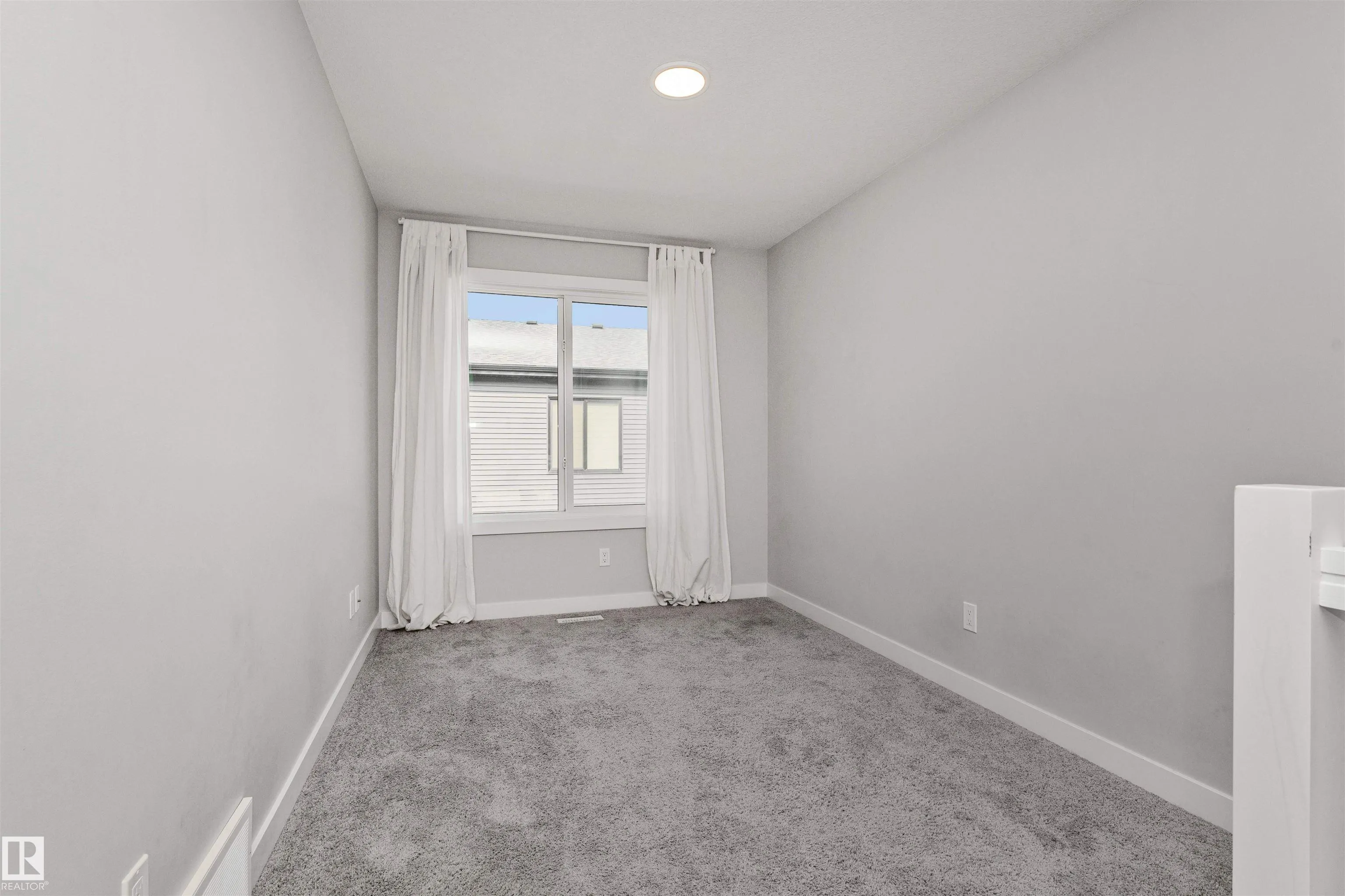 1729 KEENE Crescent