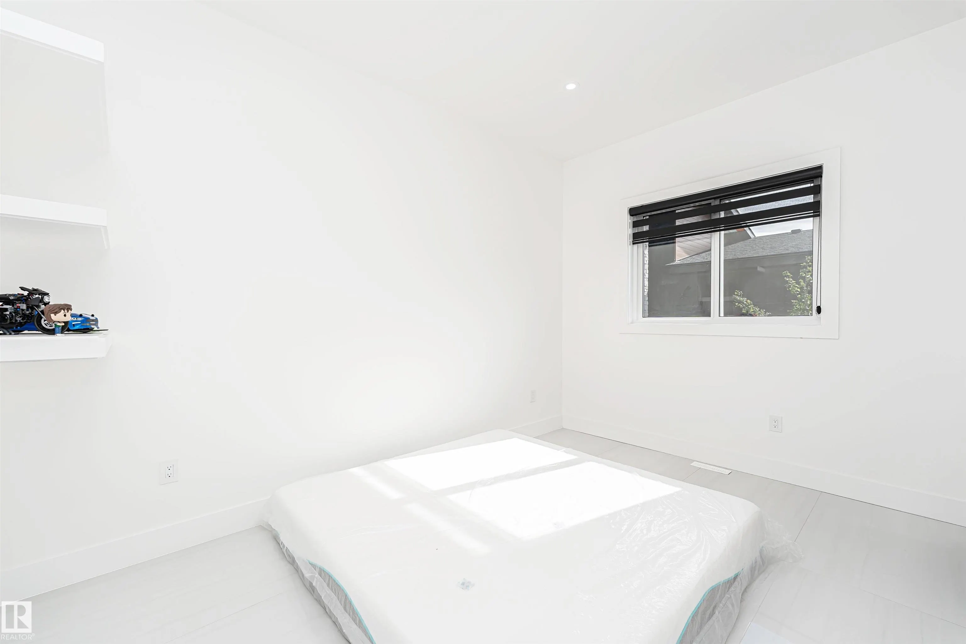 20 EASTON Close
