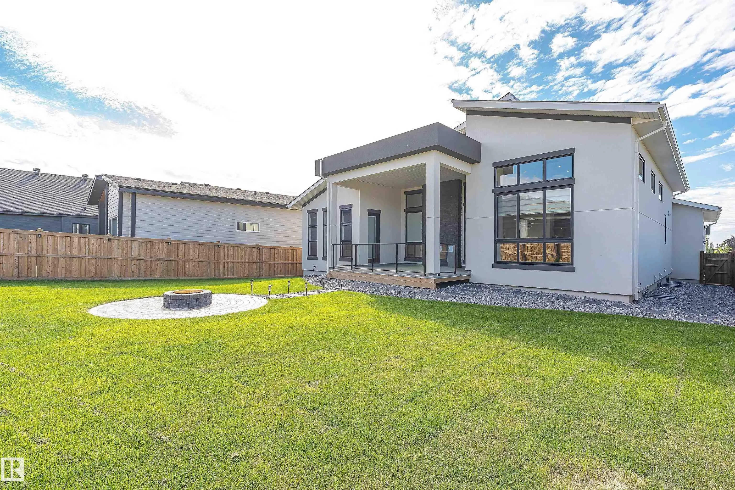 20 EASTON Close
