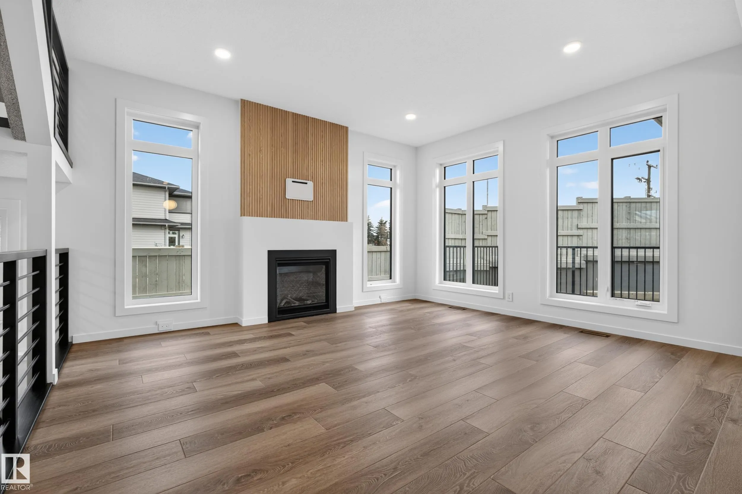 31 NEWBURY Circle