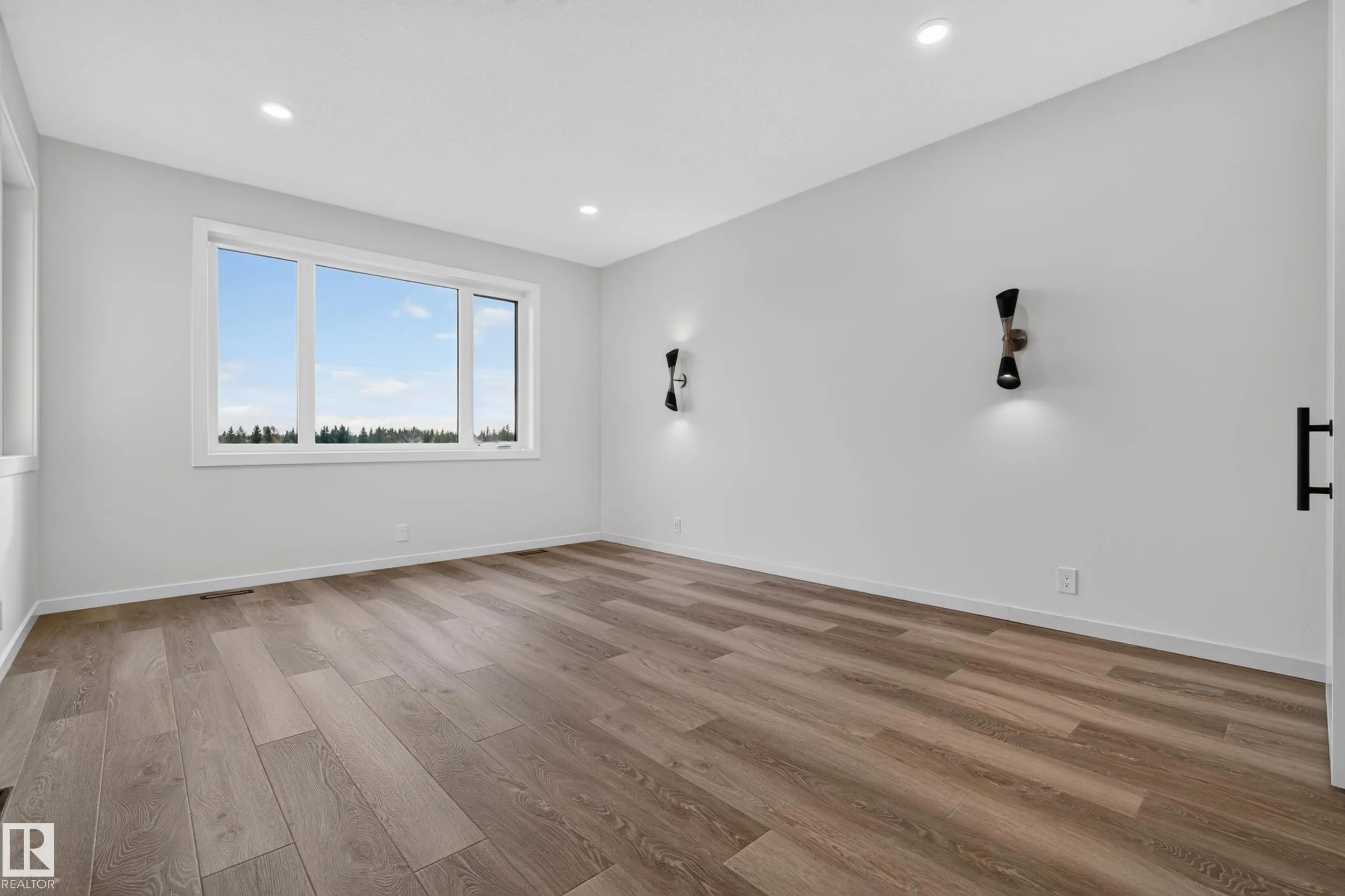 31 NEWBURY Circle