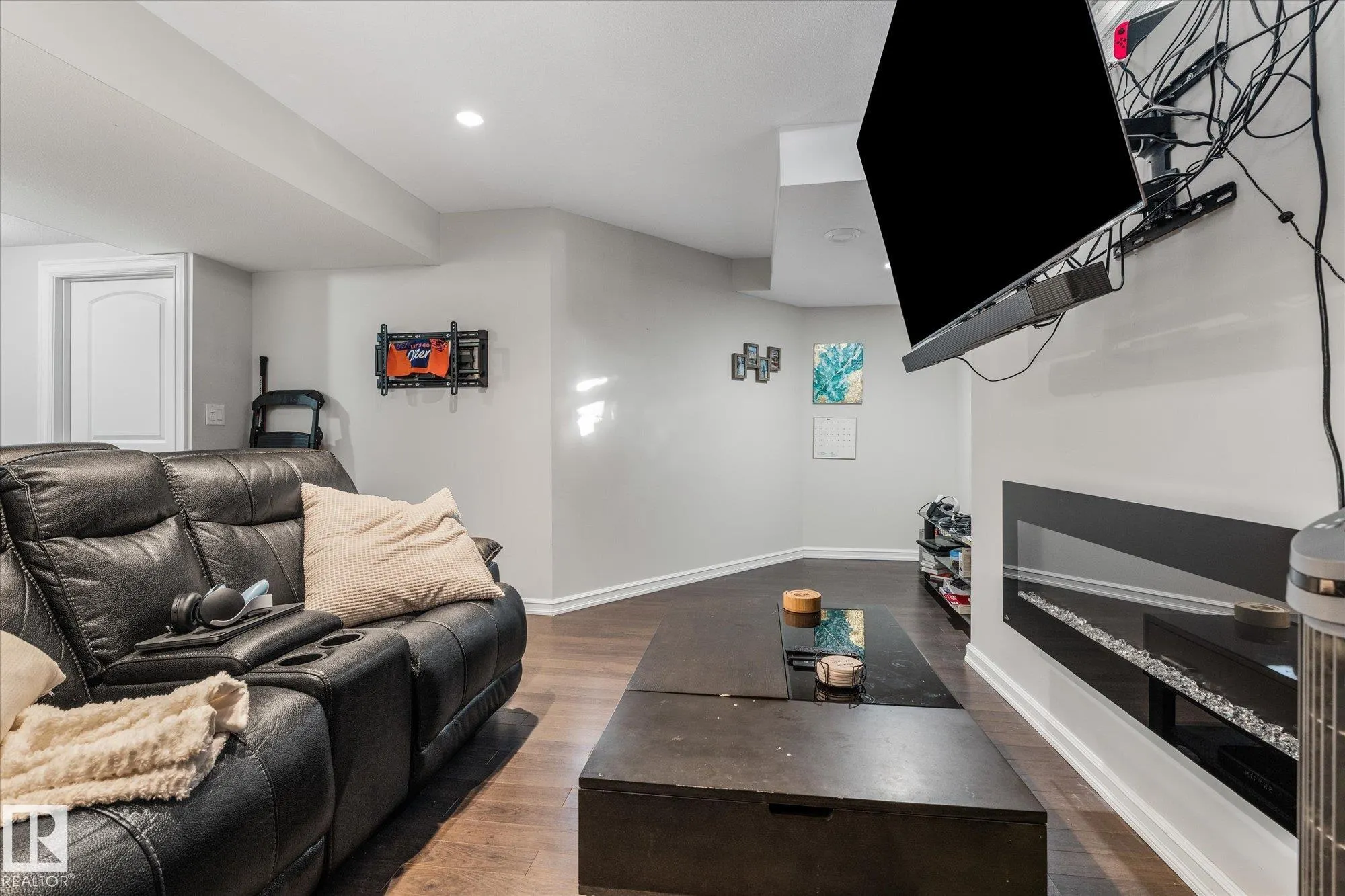 2123 HAMMOND Court