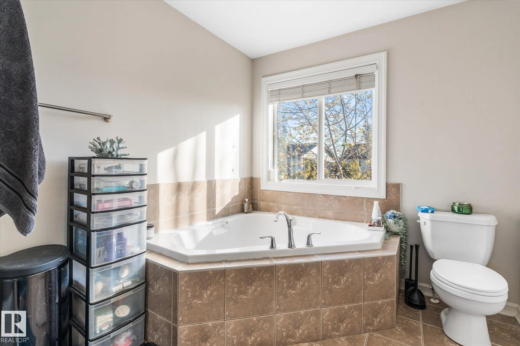 2123 HAMMOND Court
