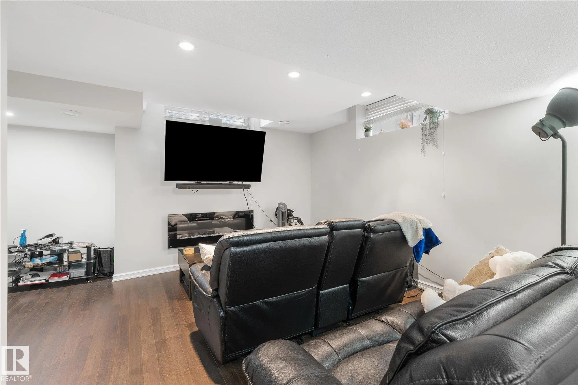 2123 HAMMOND Court