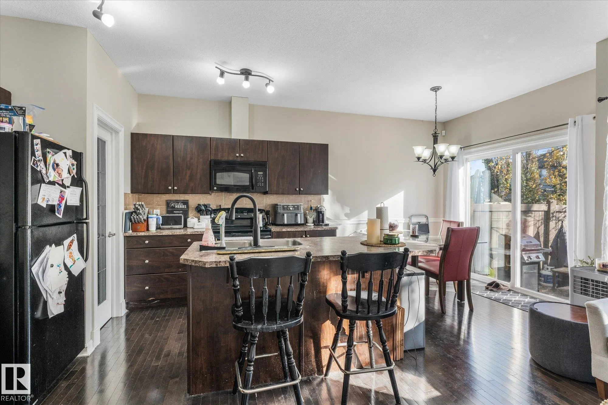 2123 HAMMOND Court