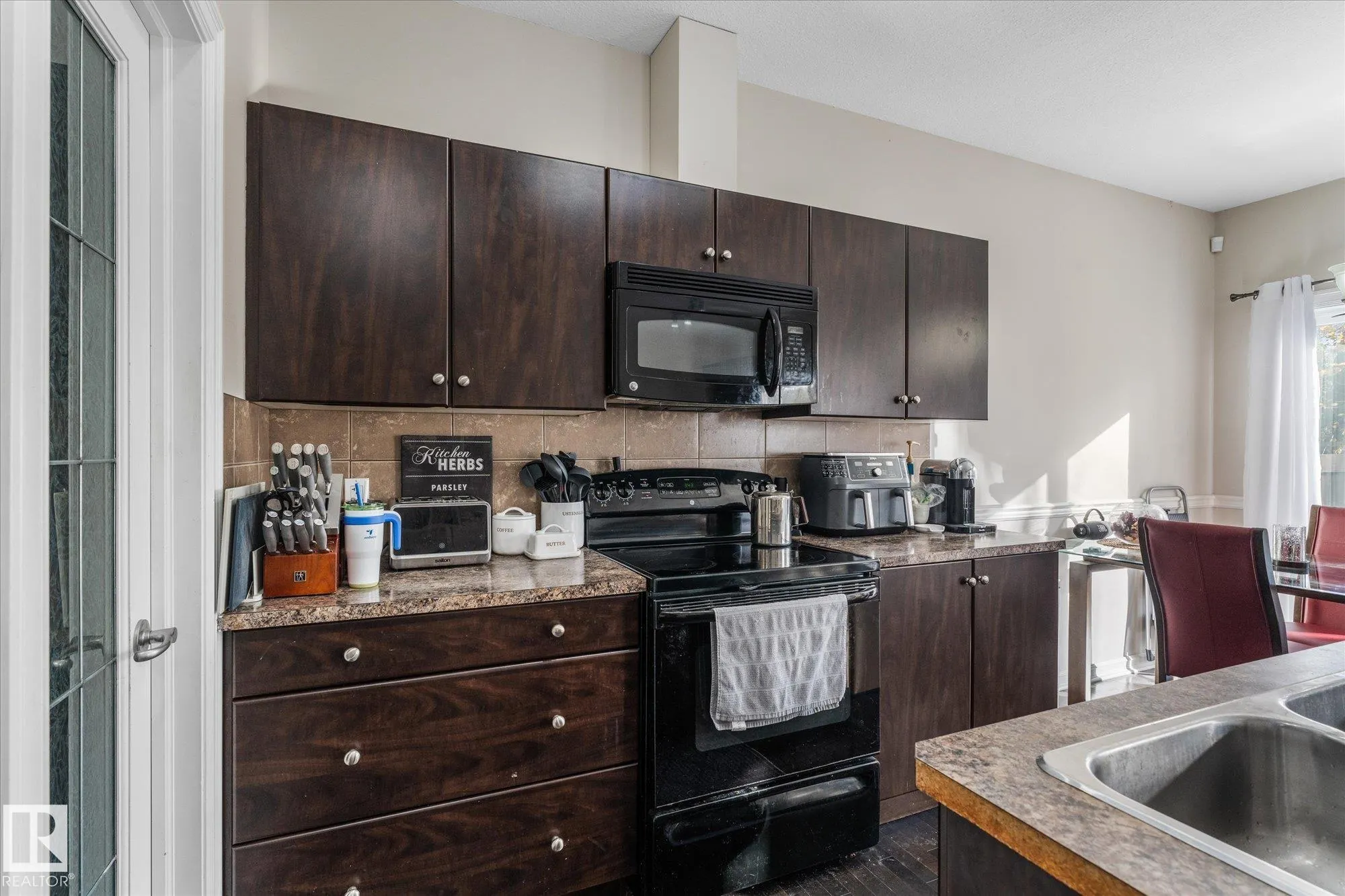 2123 HAMMOND Court