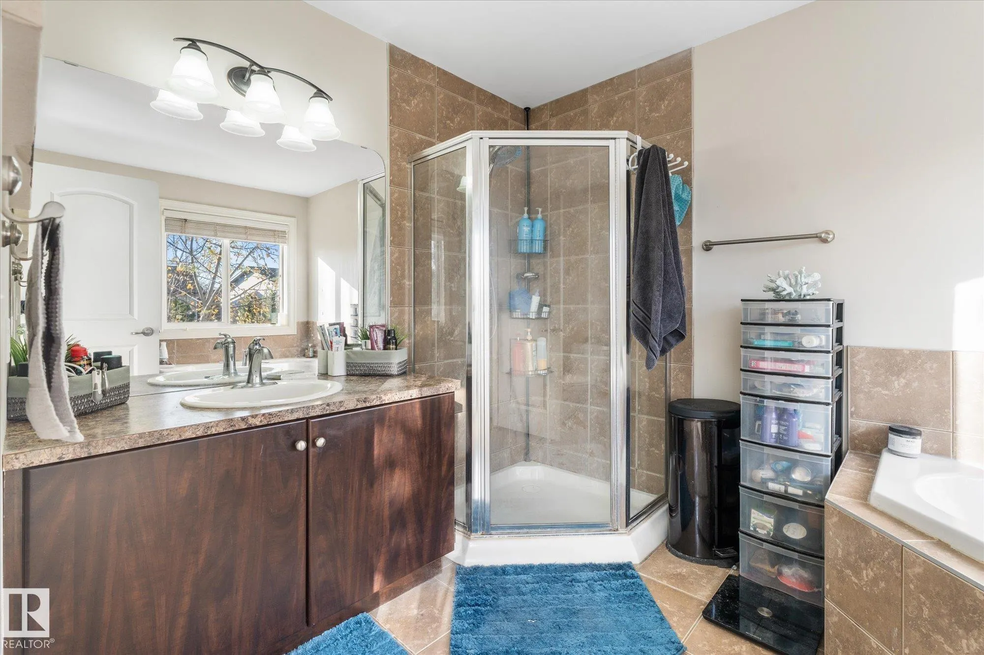 2123 HAMMOND Court