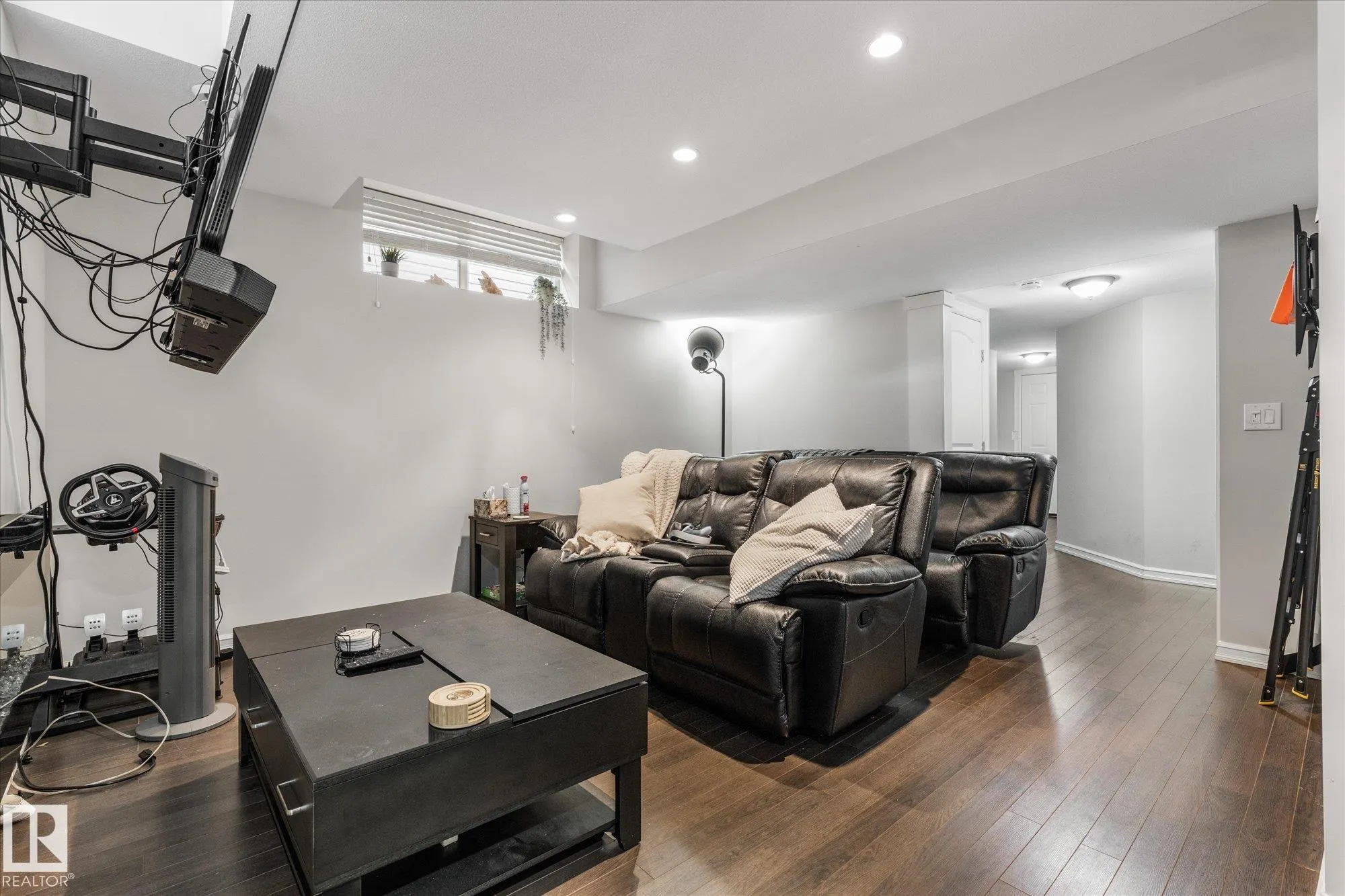 2123 HAMMOND Court